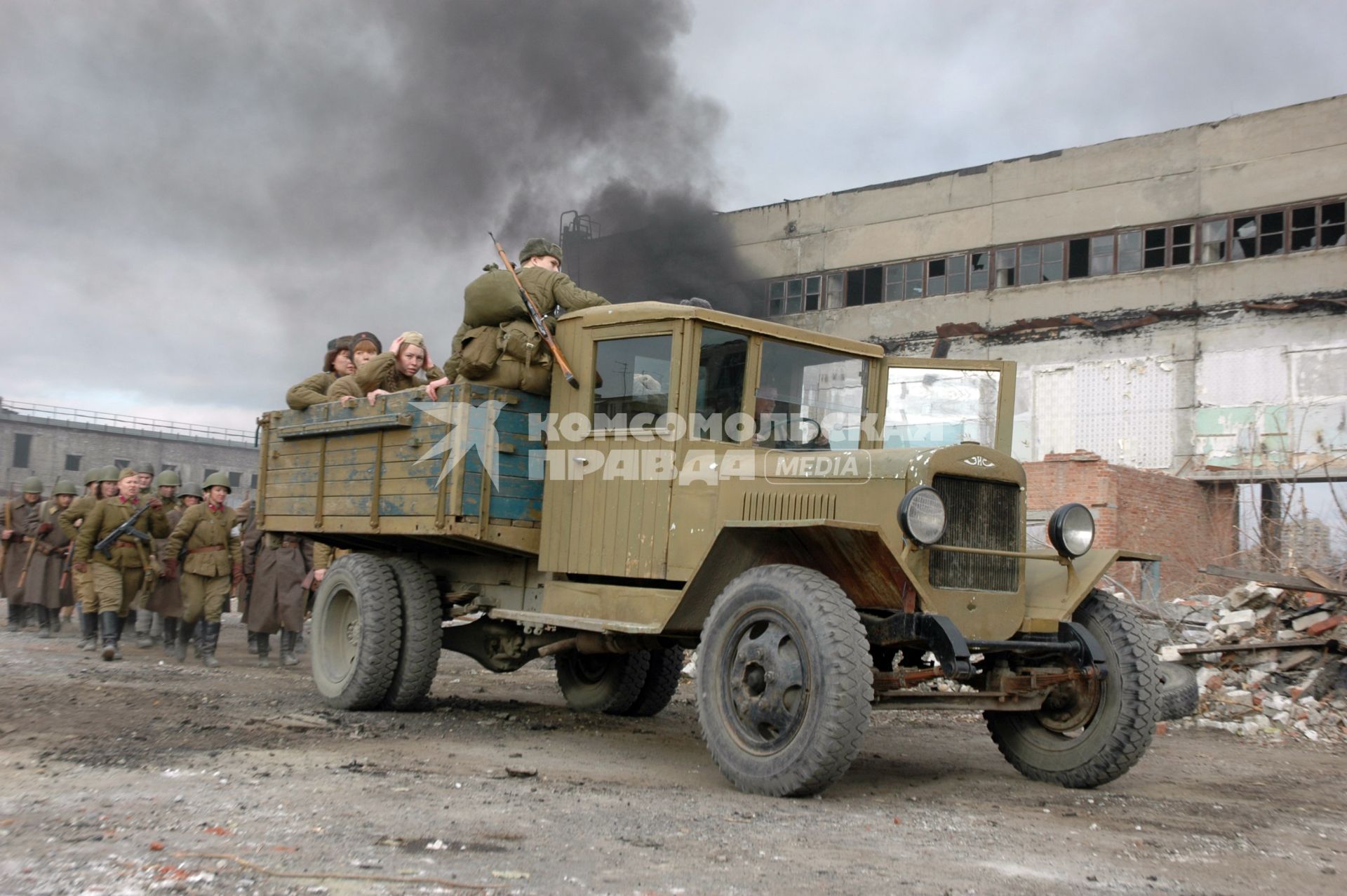 В Волгограде провели военно-историческую реконструкцию, посвященную 70-летию контрнаступления советских войск под Сталинградом.