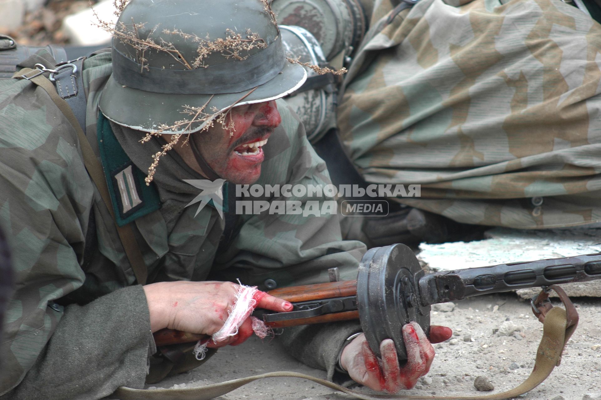 В Волгограде провели военно-историческую реконструкцию, посвященную 70-летию контрнаступления советских войск под Сталинградом.