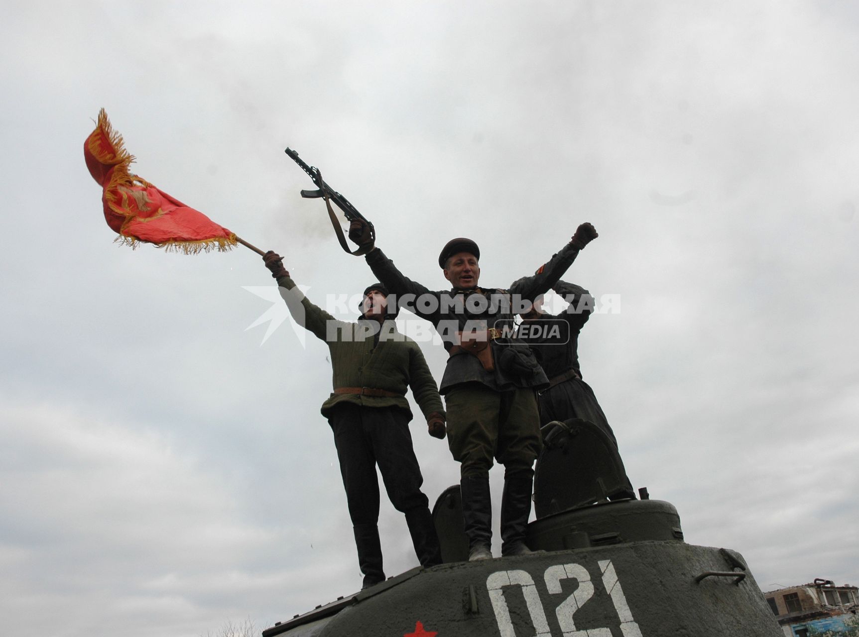 В Волгограде провели военно-историческую реконструкцию, посвященную 70-летию контрнаступления советских войск под Сталинградом.