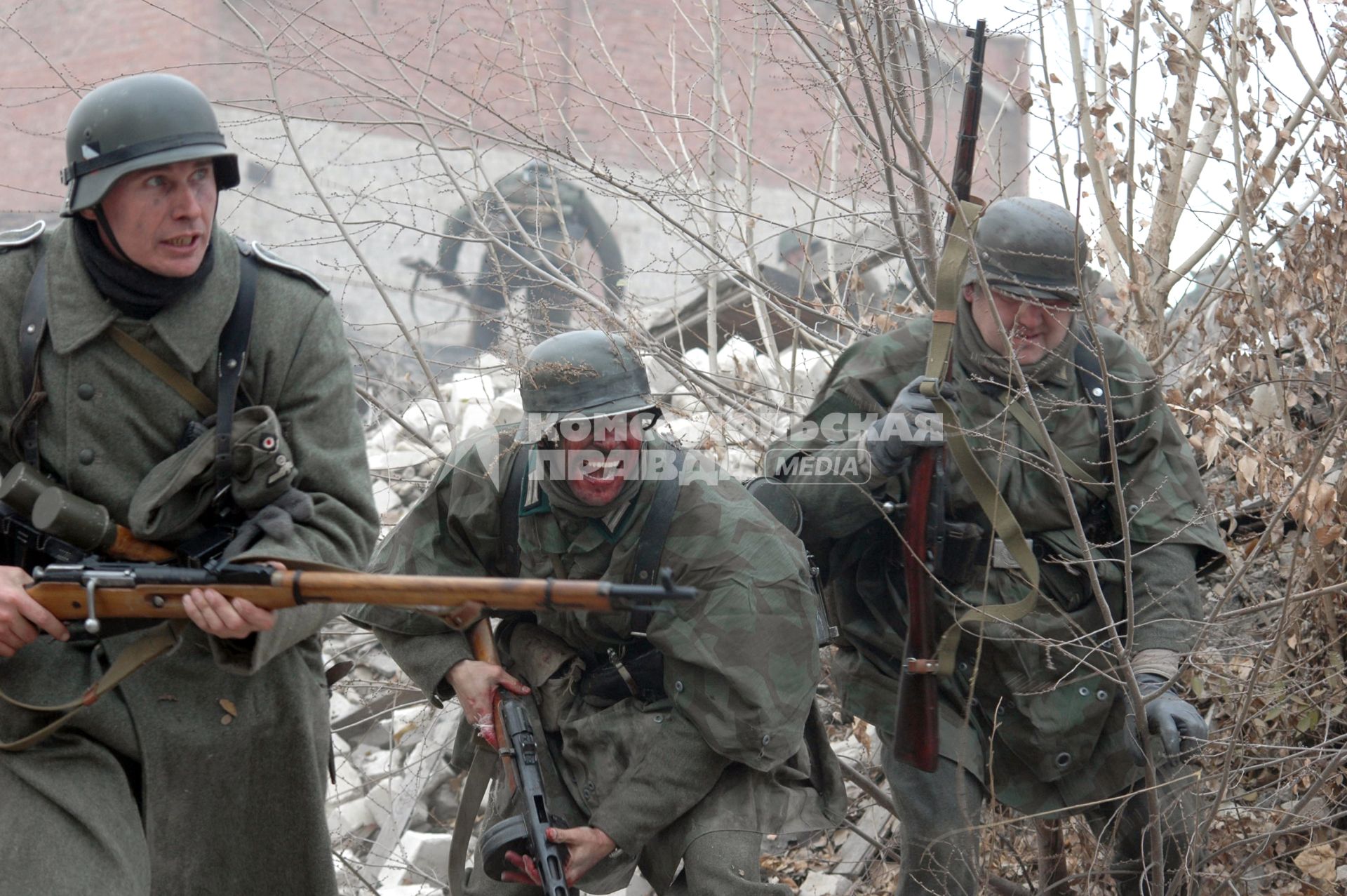 В Волгограде провели военно-историческую реконструкцию, посвященную 70-летию контрнаступления советских войск под Сталинградом.