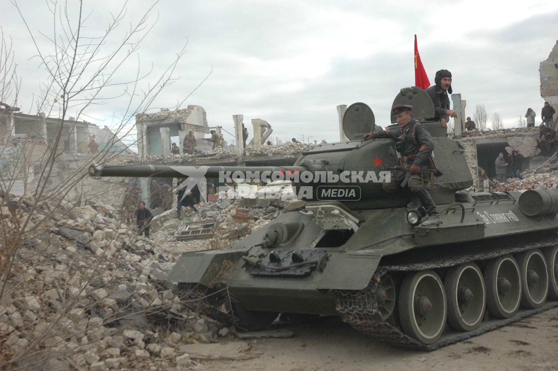 В Волгограде провели военно-историческую реконструкцию, посвященную 70-летию контрнаступления советских войск под Сталинградом.