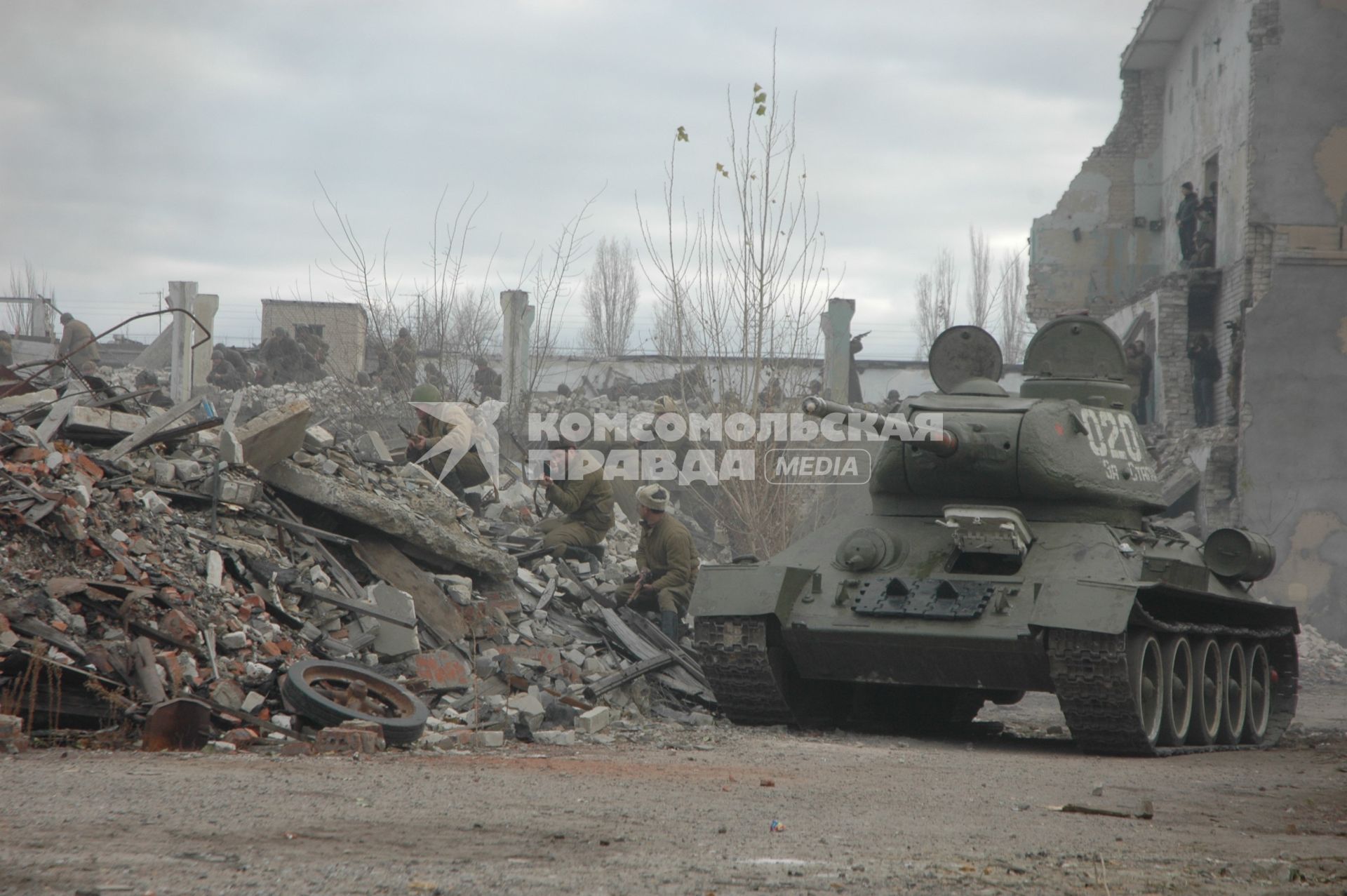 В Волгограде провели военно-историческую реконструкцию, посвященную 70-летию контрнаступления советских войск под Сталинградом.