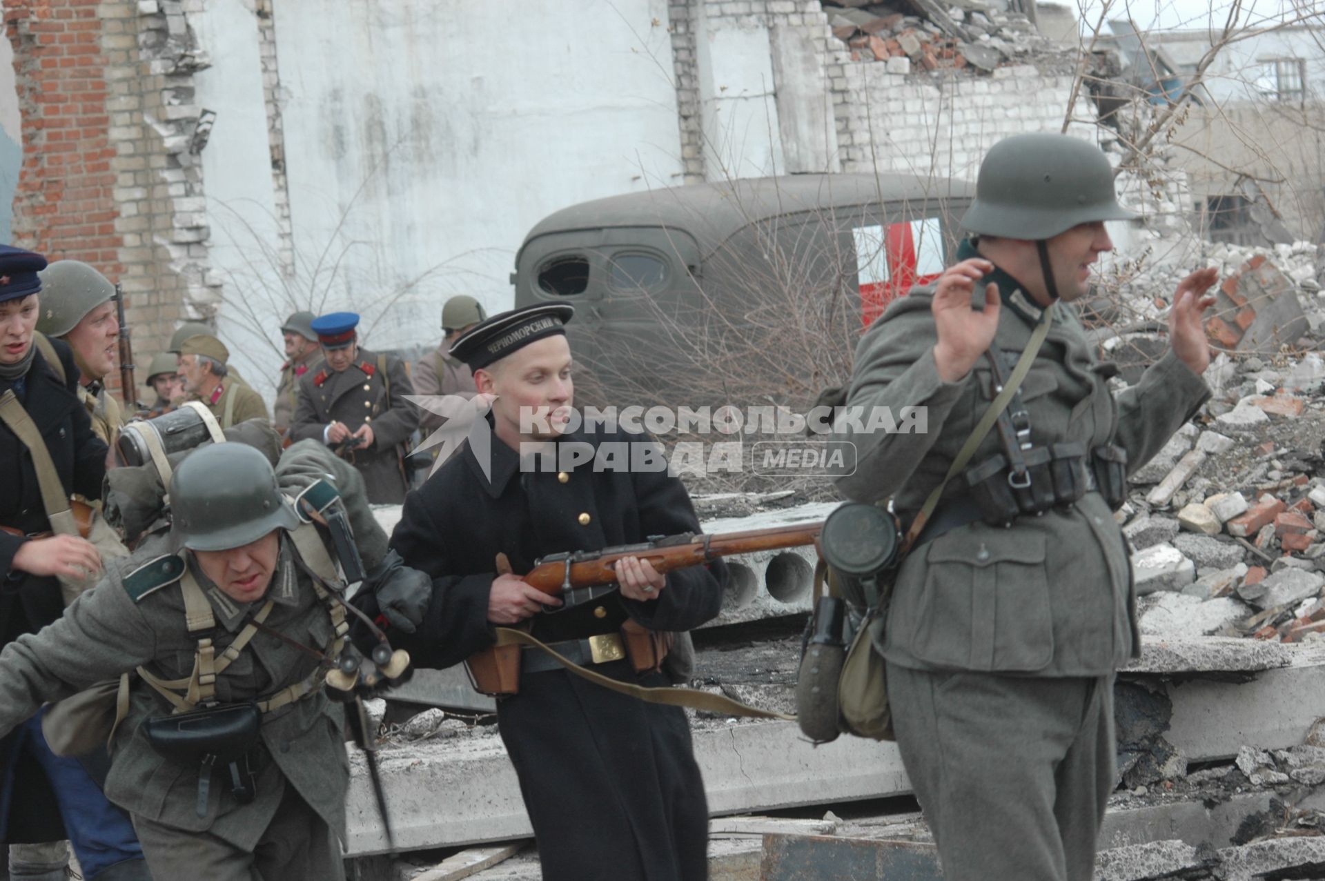 В Волгограде провели военно-историческую реконструкцию, посвященную 70-летию контрнаступления советских войск под Сталинградом.