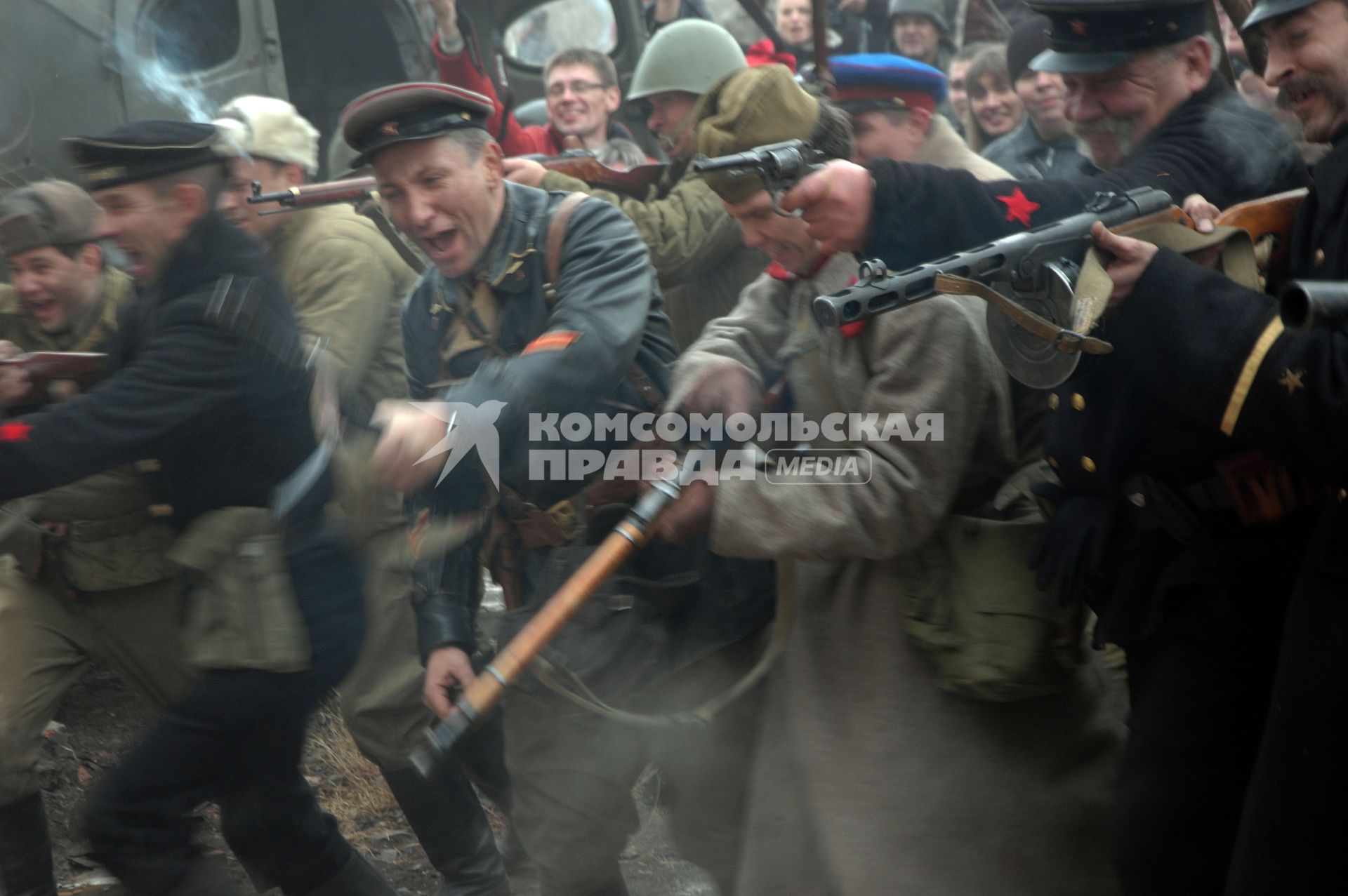 В Волгограде провели военно-историческую реконструкцию, посвященную 70-летию контрнаступления советских войск под Сталинградом.