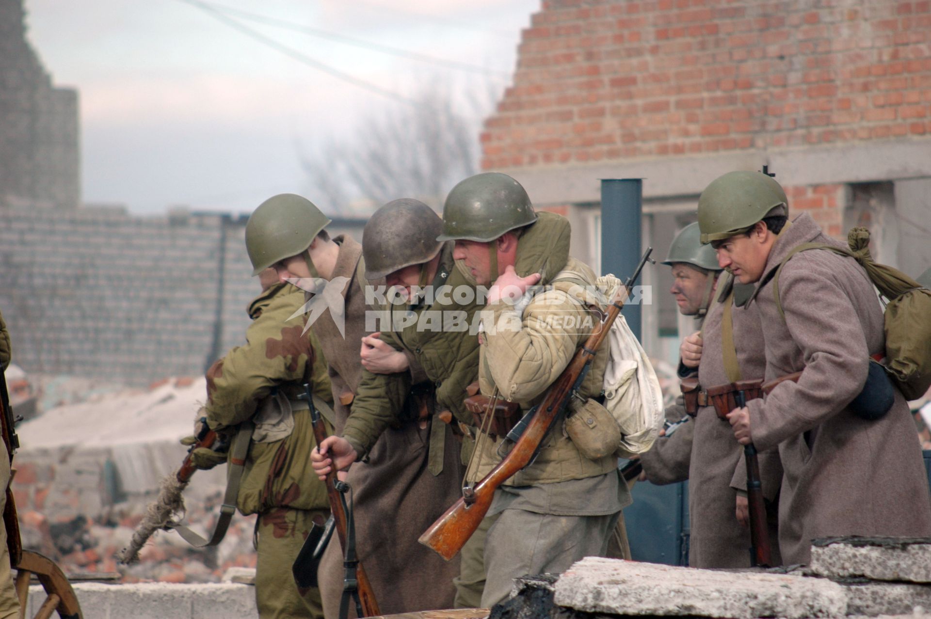 В Волгограде провели военно-историческую реконструкцию, посвященную 70-летию контрнаступления советских войск под Сталинградом.