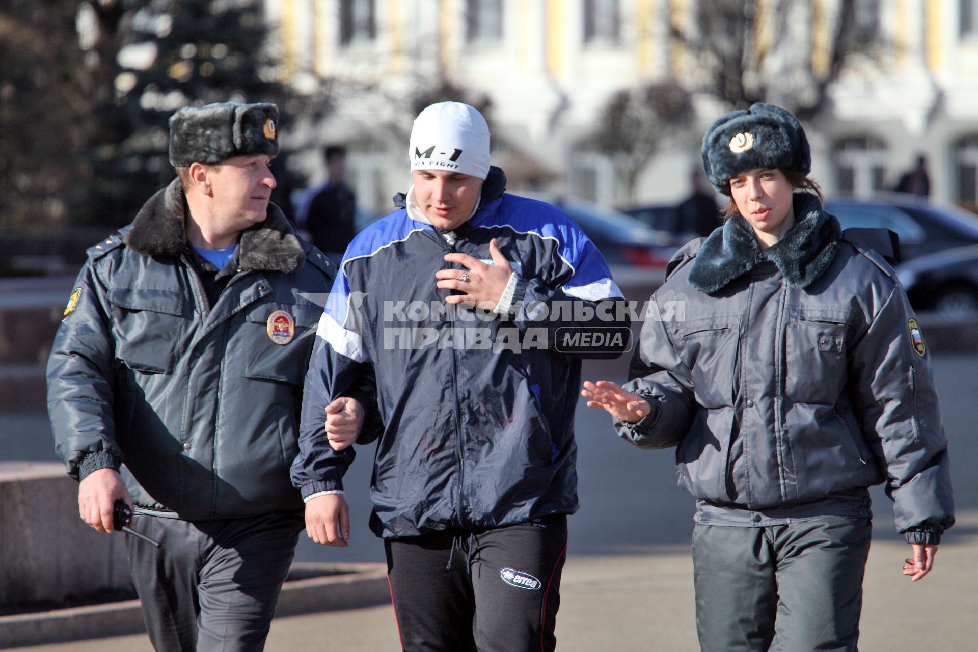 Попытка провести несанкционированный митинг в Ставрополе. На снимке: задержание участника митинга.