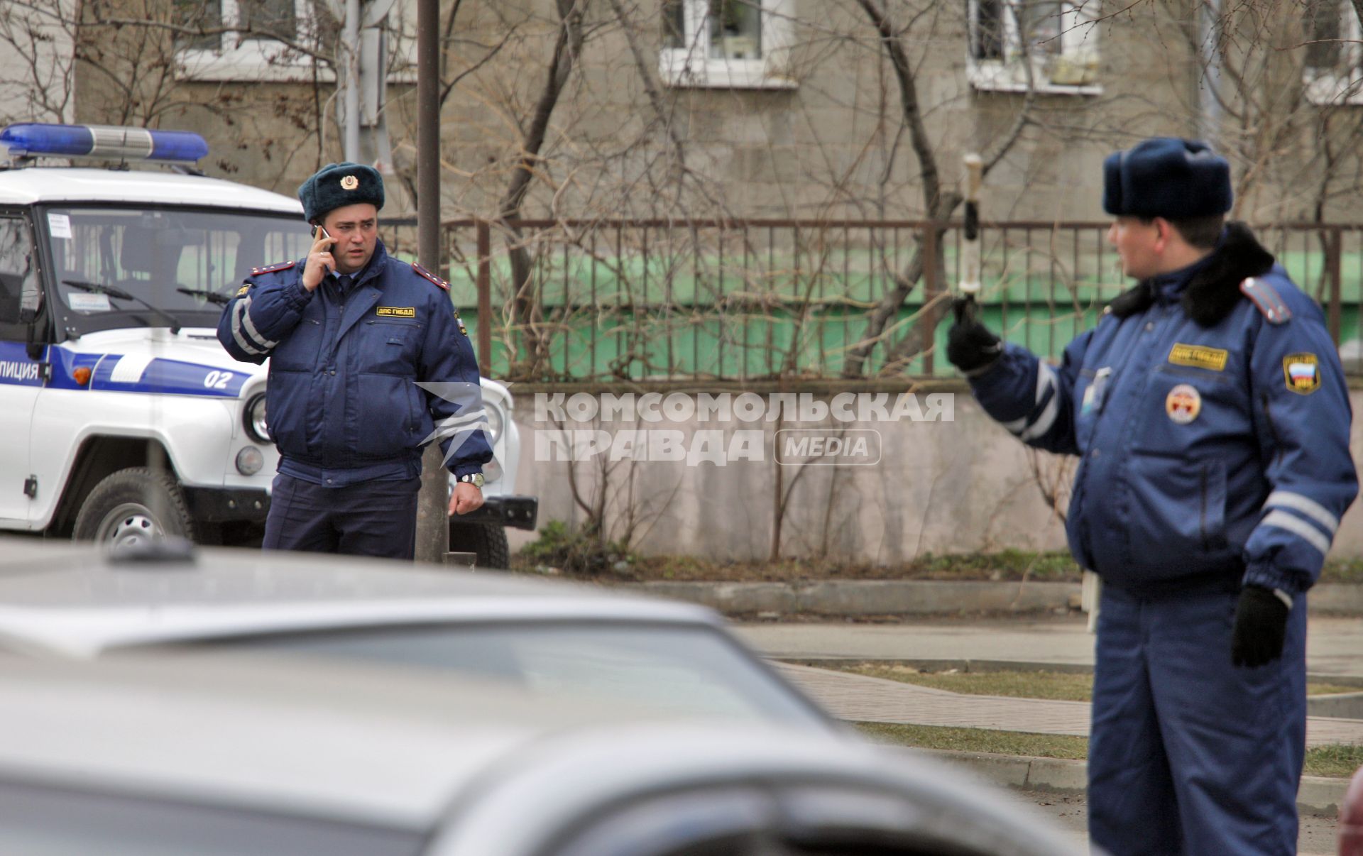 Угроза взрыва в ставропольском банке. На снимке: работа полицейских на месте угрозы.