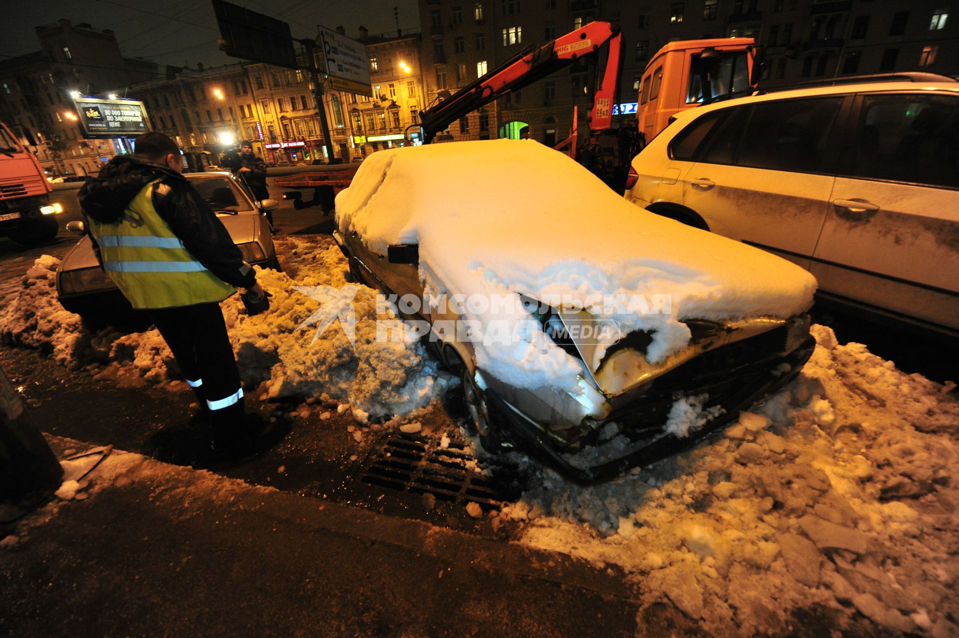 Эвакуация автомобилей с улиц Москвы.