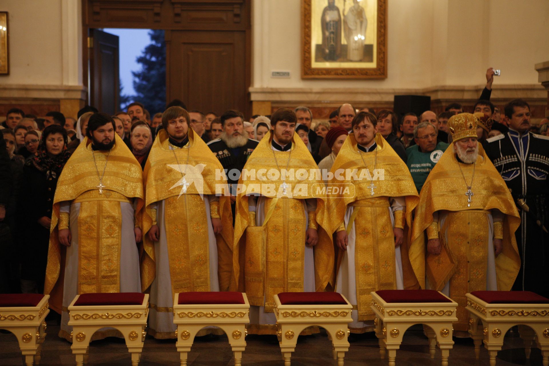 Освящение Казанского кафедрального собора в Ставрополе. На снимке: священники.