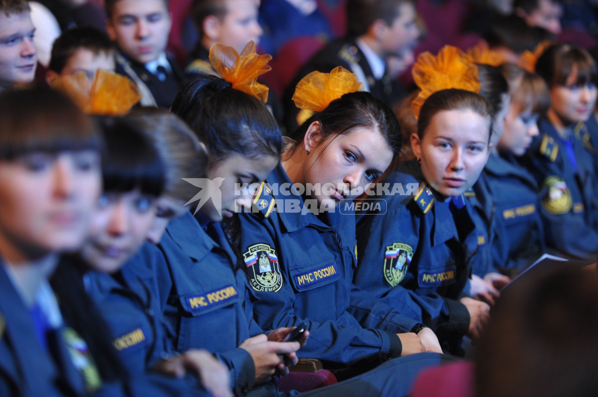 МДМ. Церемония награждения победителей IV Всероссийского фестиваля по тематике безопасности и спасения людей `Созвездие мужества`. На снимке: курсантки кадетского корпуса МЧС России.