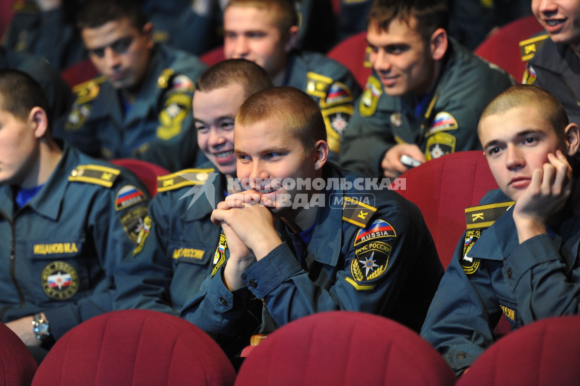 МДМ. Церемония награждения победителей IV Всероссийского фестиваля по тематике безопасности и спасения людей `Созвездие мужества`. На снимке: курсанты кадетского корпуса МЧС России.