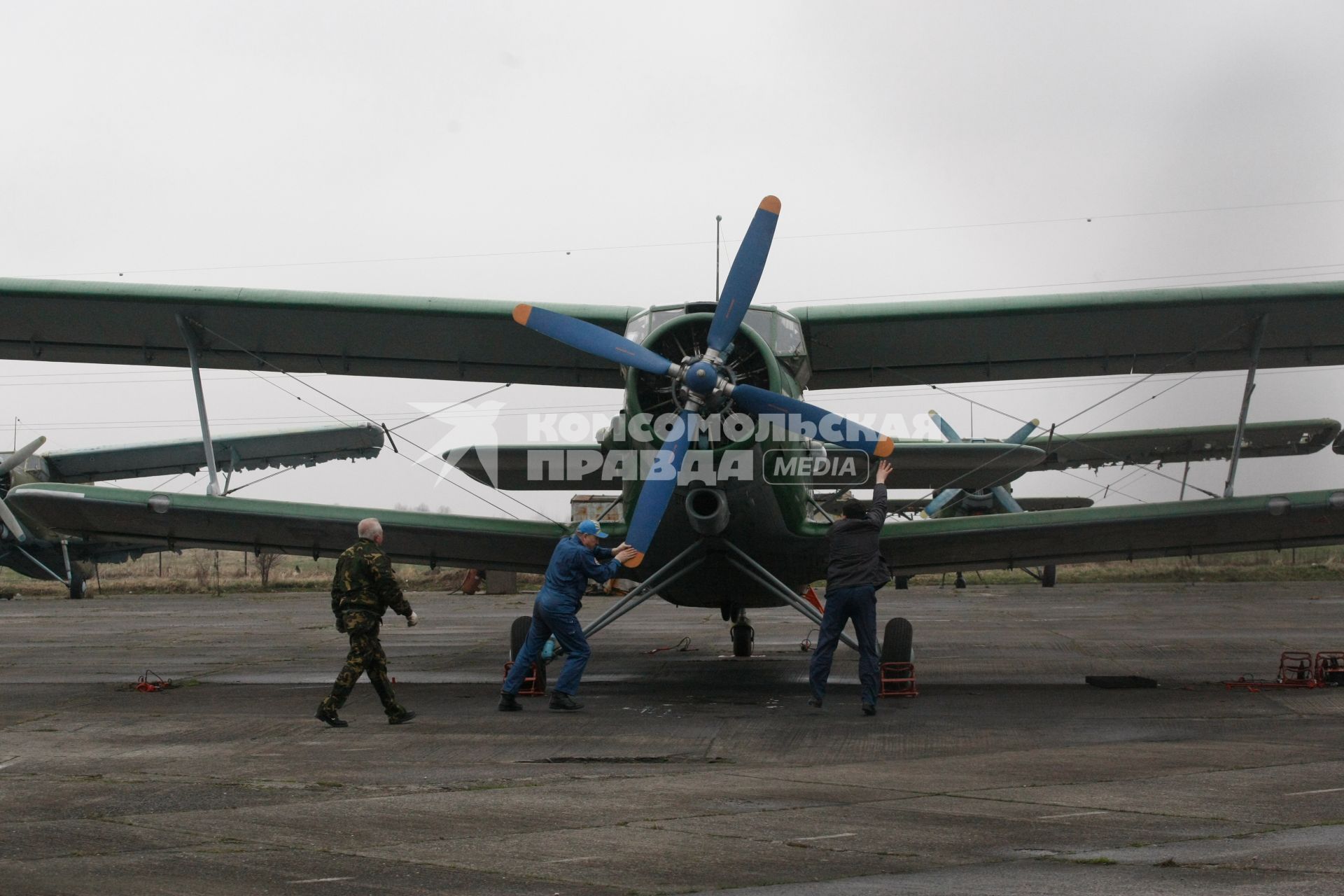 Самолет Ан-2 на аэродроме \"Девау\" в Калининграде