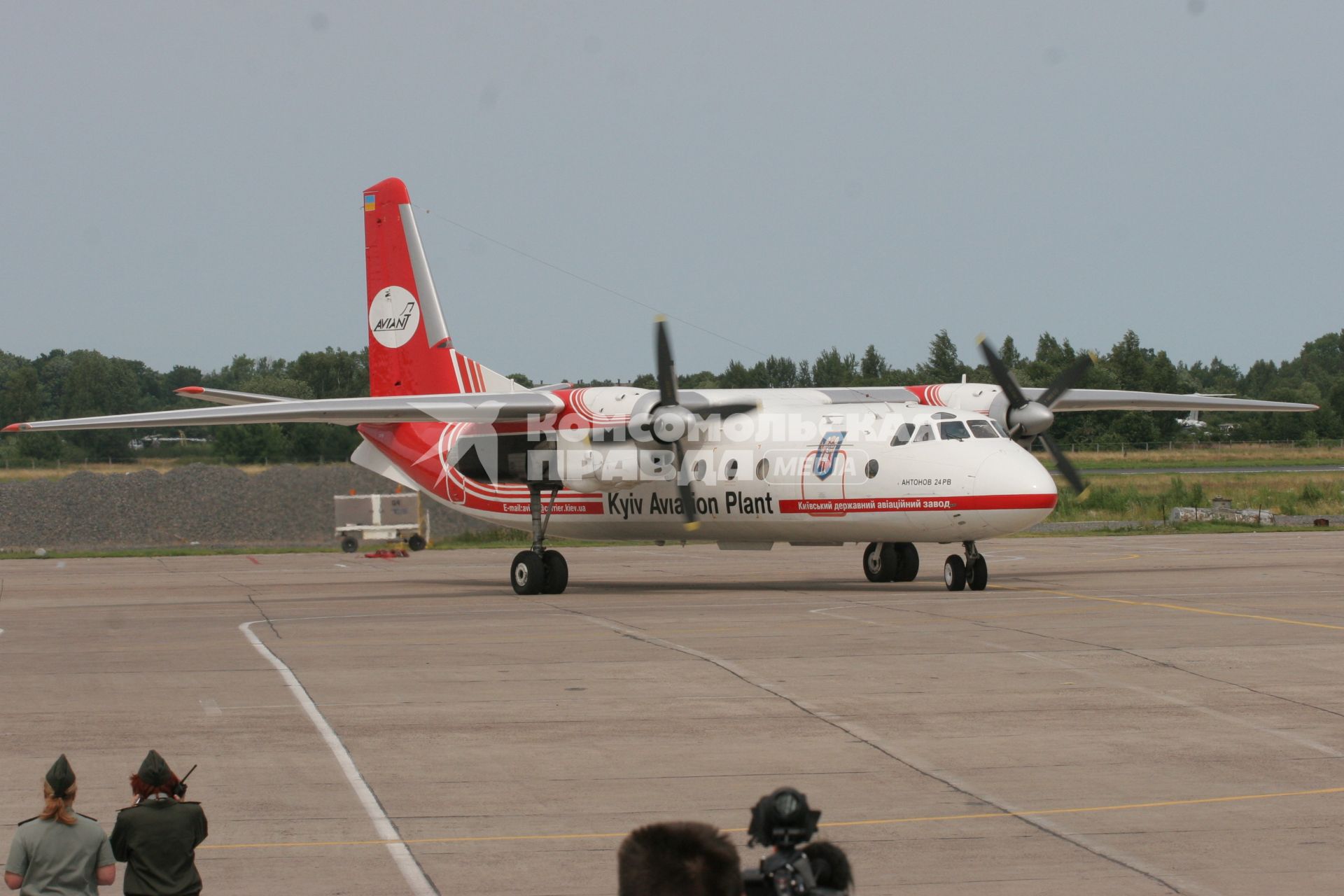 Самолет ан-24 в Калининграде