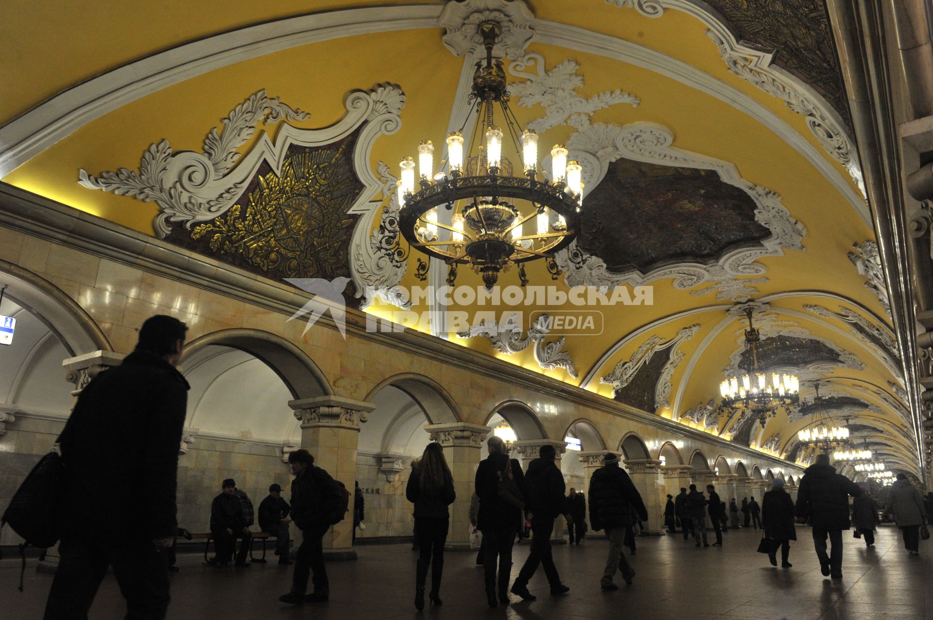 Московский метрополитен. Вестибюль станции `Комсомольская`.