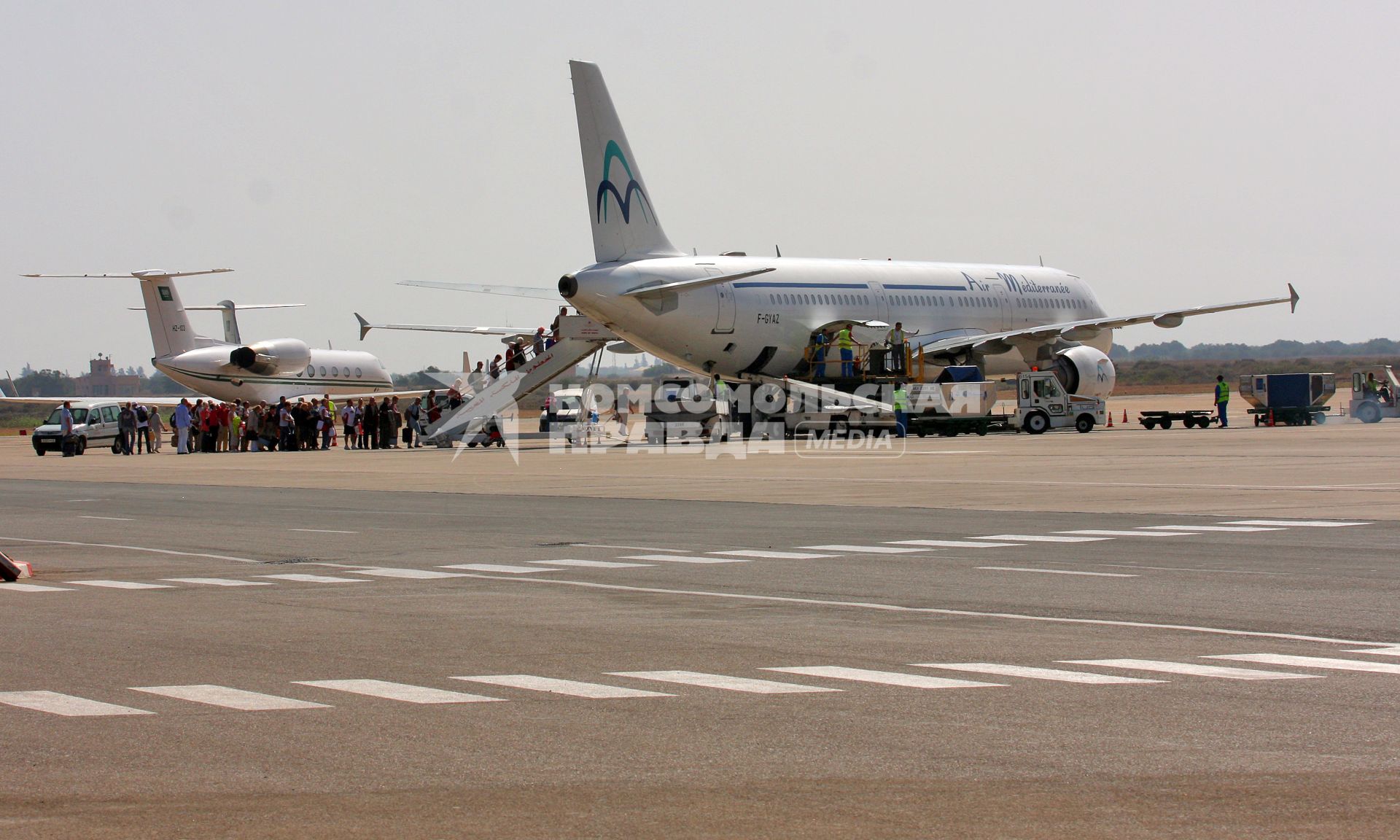 Самолет Аэробус А-320 `Air Mediterranee` (Франция).