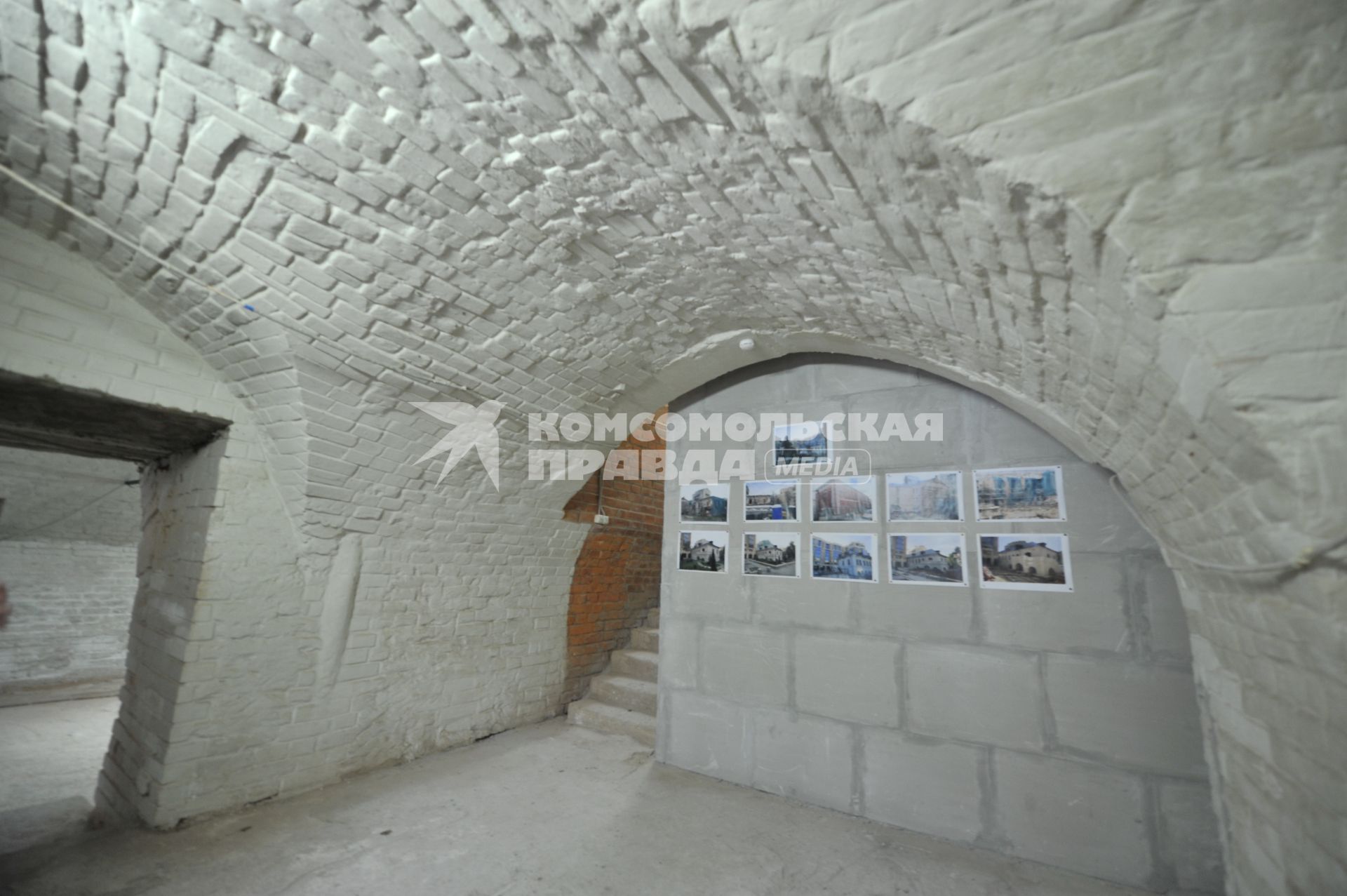 Конкурс `Московская реставрация - 2012`. Афанасьевский переулок. Конкурсный объект \"Жилой дом Зиновьевых-Юсуповых\". Реставраторы развернули крыльцо в сторону улицы.