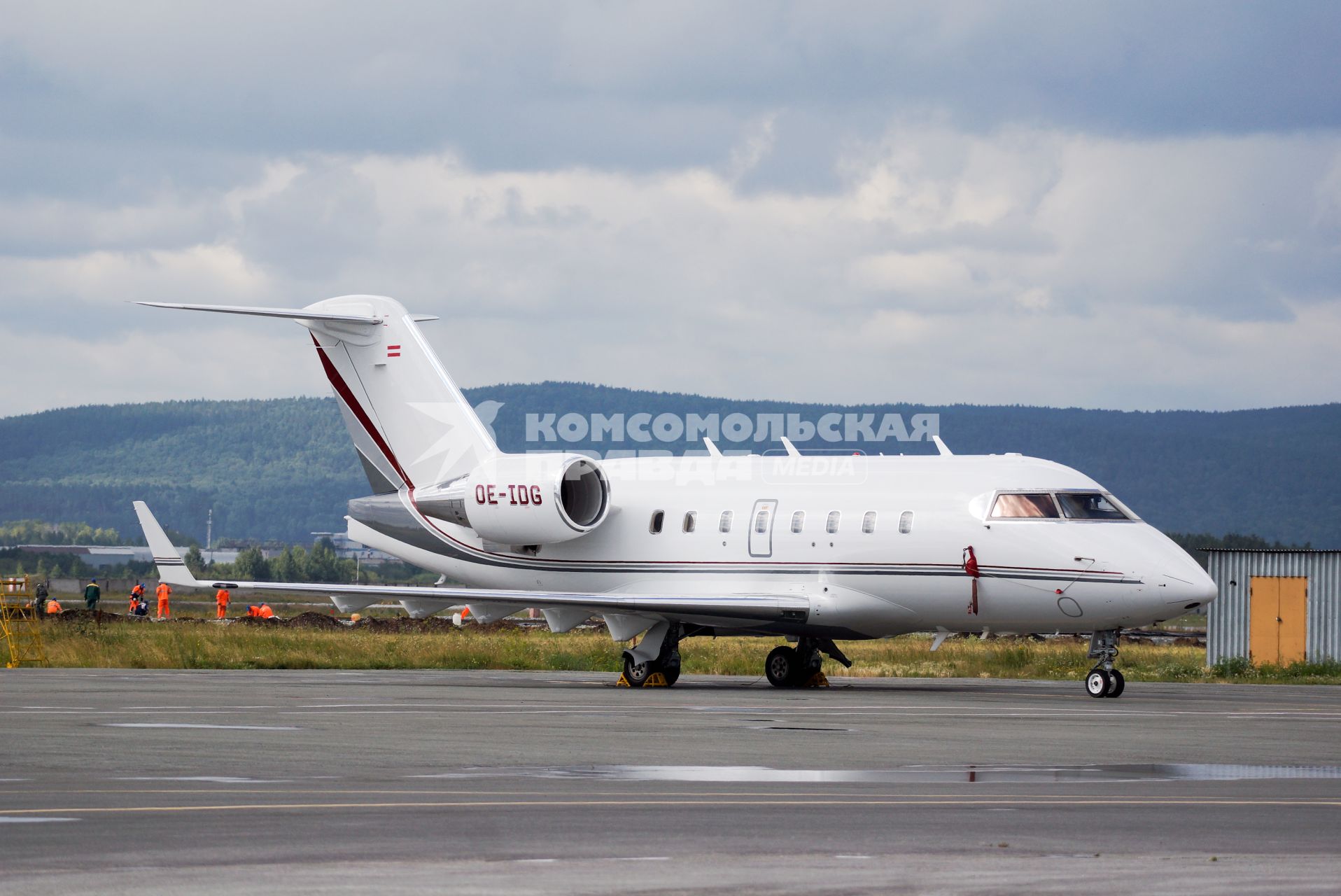 Самолет Canadair CL-600-2B16 Challenger 604.