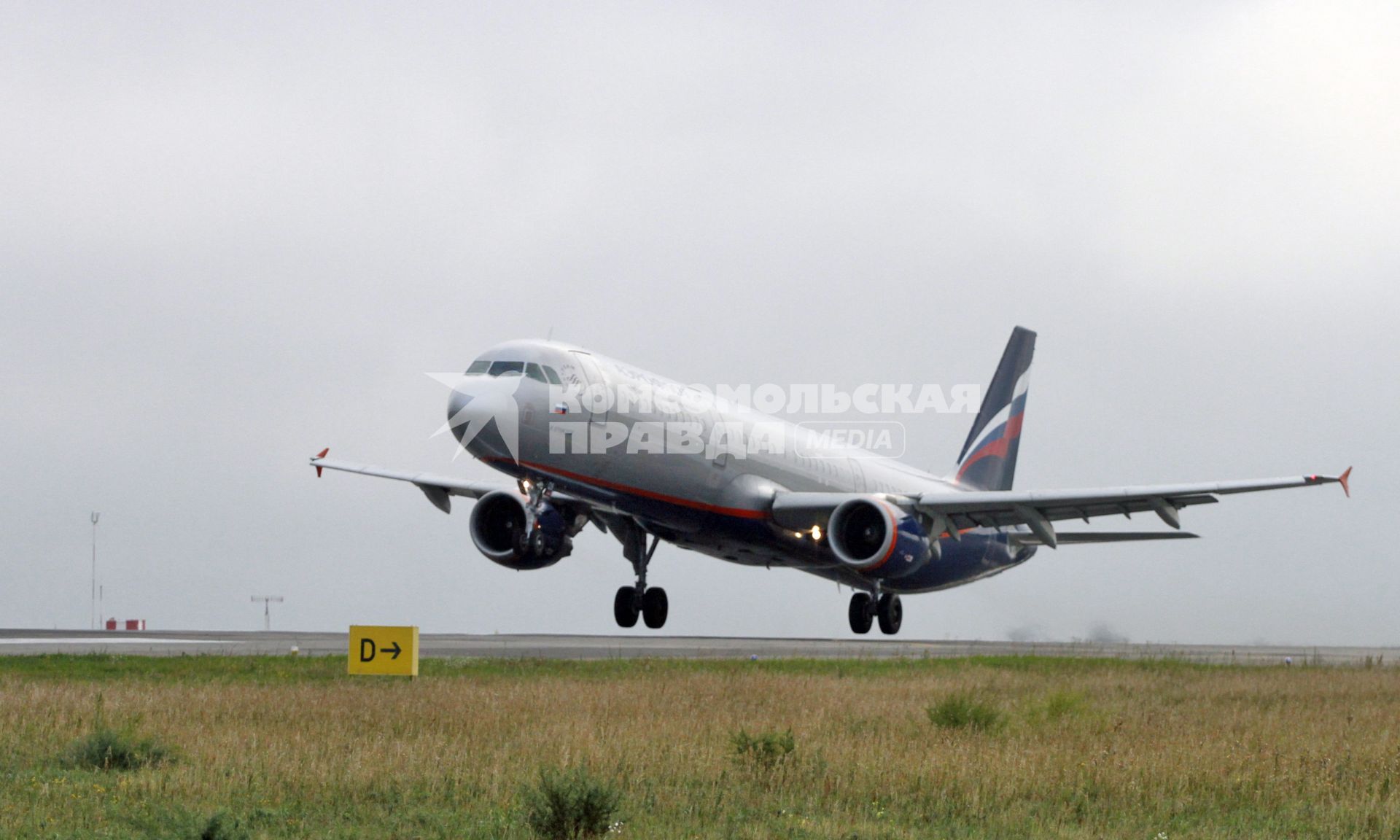 Пассажирский самолет Airbus A321 авиакомпании `Аэрофлот`.