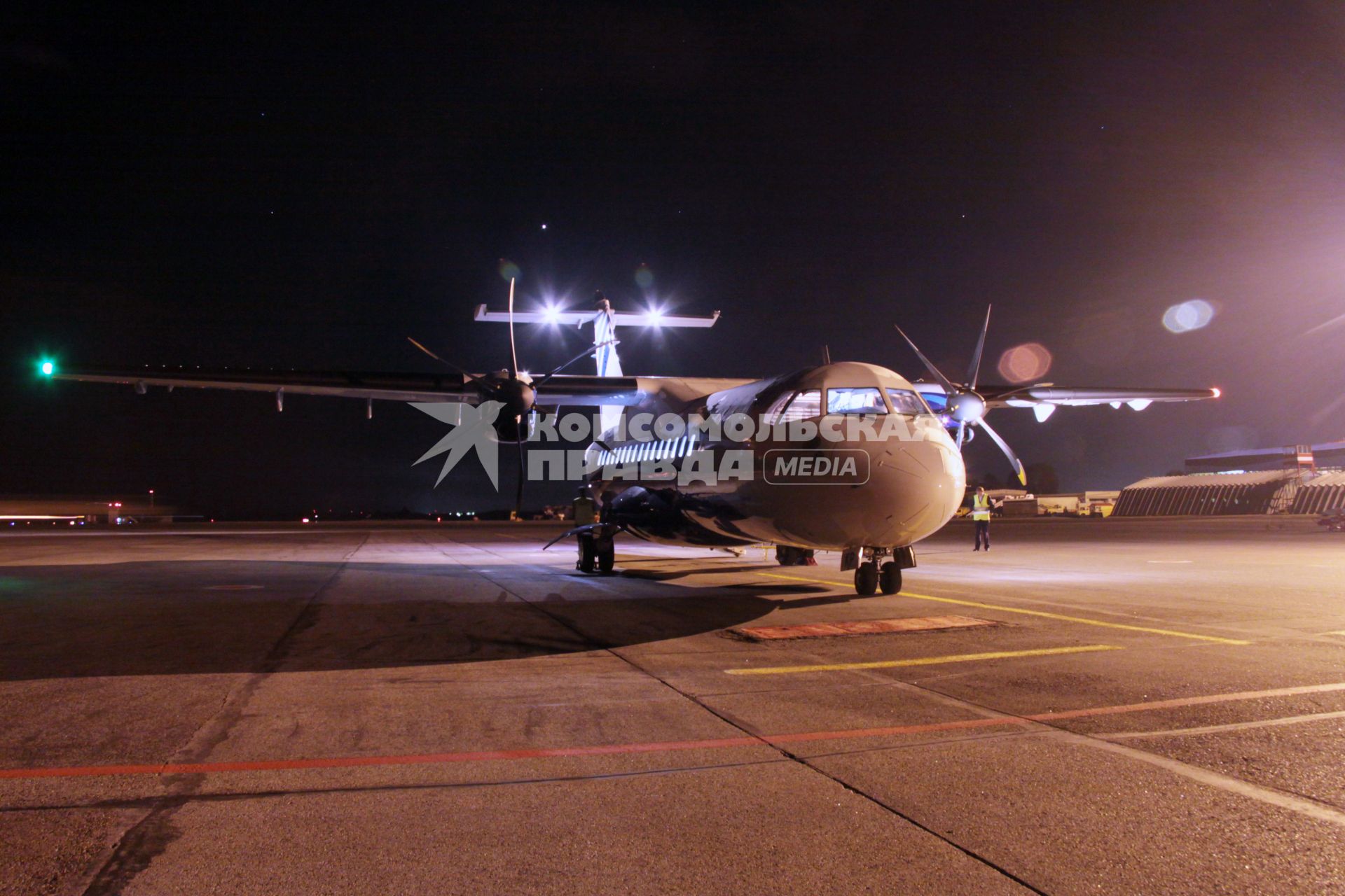 Пассажирский самолет ATR-42-500 авиакомпании `NORDSTAR`.