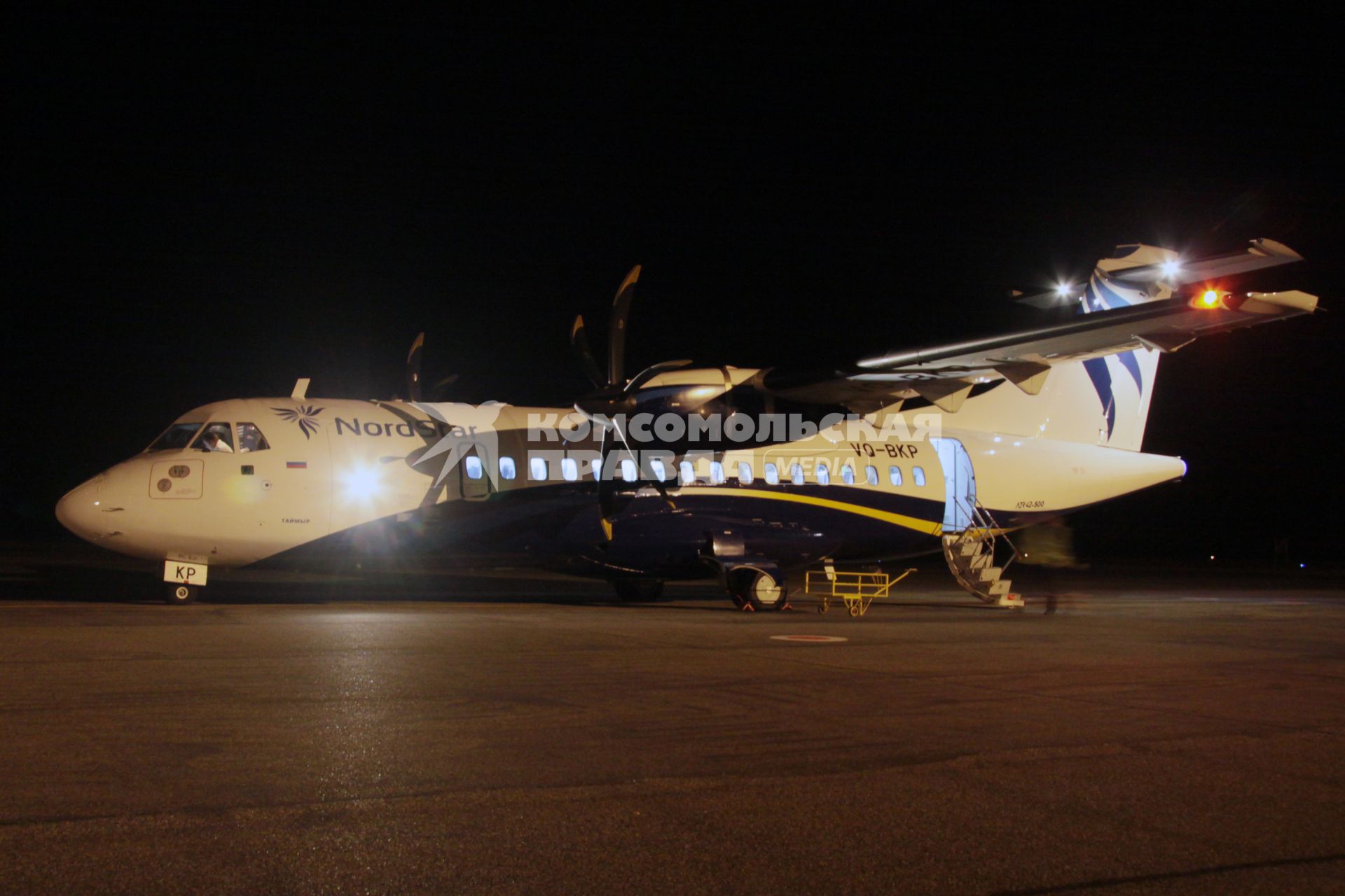 Пассажирский самолет ATR-42-500 авиакомпании `NORDSTAR`.