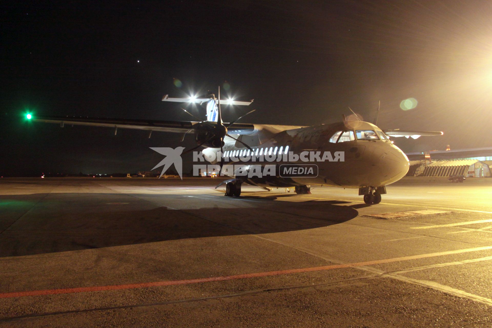 Пассажирский самолет ATR-42-500 авиакомпании `NORDSTAR`.