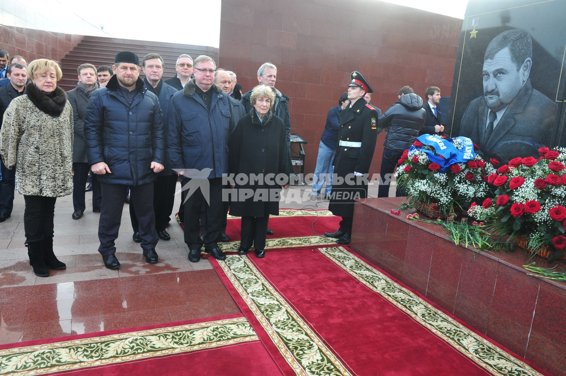 Визит главы Счетной палаты РФ в Чечню. Посещение  мемориального комплекса Славы им.Ахмата-Хаджи Кадырова. На снимке:  вдова футболиста Валентина Иванова Лидия Иванова. президент Чечни Рамзан Кадыров, председатель Счетной палаты РФ Сергей Степашин и вдова футболиста Льва Яшина Валентина Яшина (слева направо).