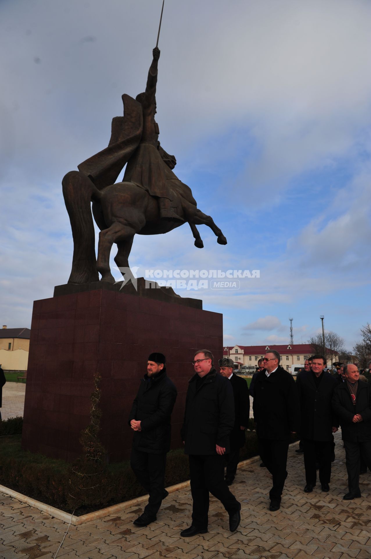 Визит главы Счетной палаты РФ в Чечню. Посещение  мемориального комплекса Славы им.Ахмата-Хаджи Кадырова. На снимке:  президент Чечни Рамзан Кадыров и председатель Счетной палаты РФ Сергей Степашин (слева направо)