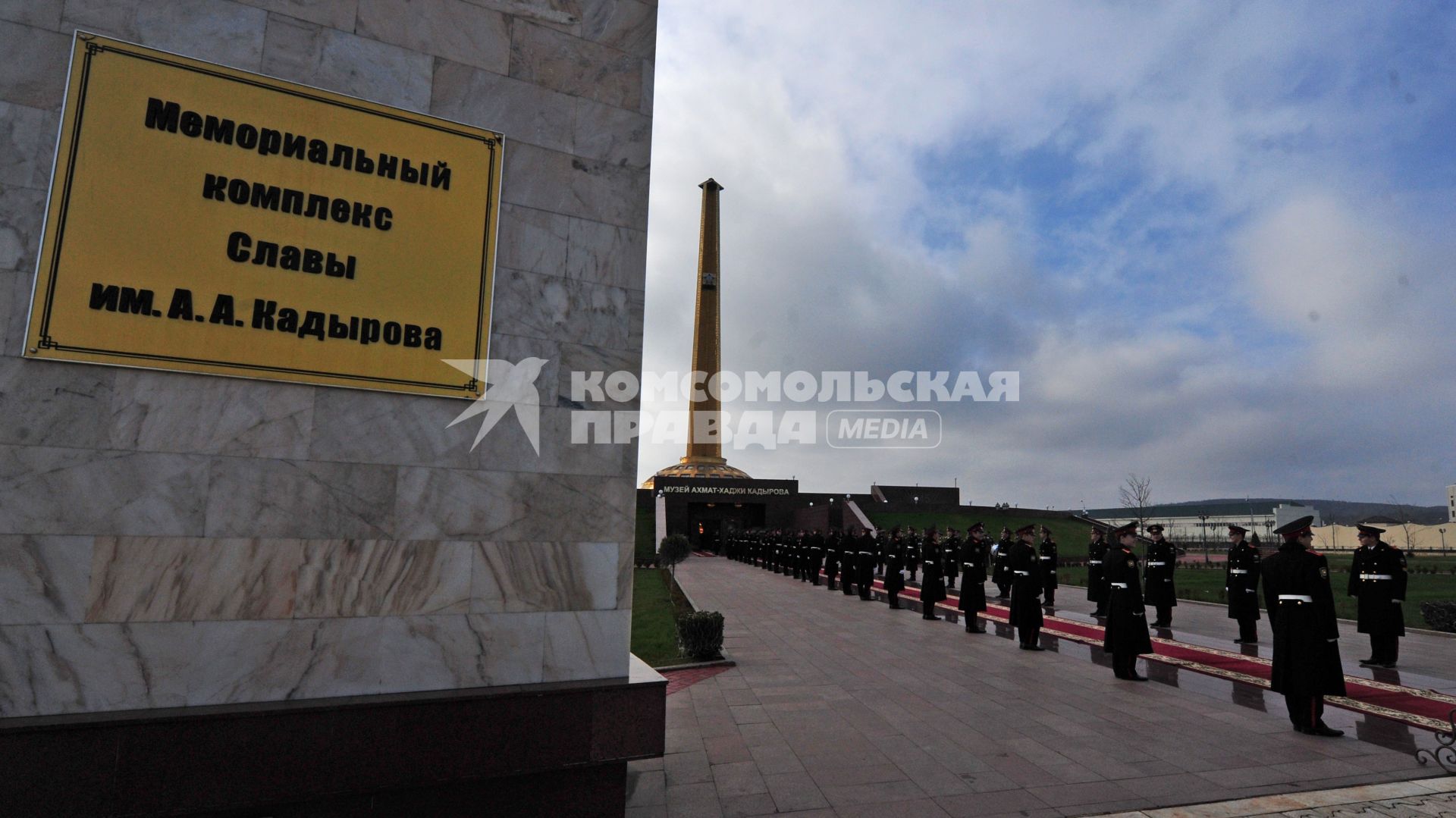 Визит главы Счетной палаты РФ в Чечню. Посещение  мемориального комплекса Аллея Славы им.Героя России Ахмата-Хаджи Кадырова. На снимке:  президент Чечни Рамзан Кадыров и председатель Счетной палаты РФ Сергей Степашин (слева направо)