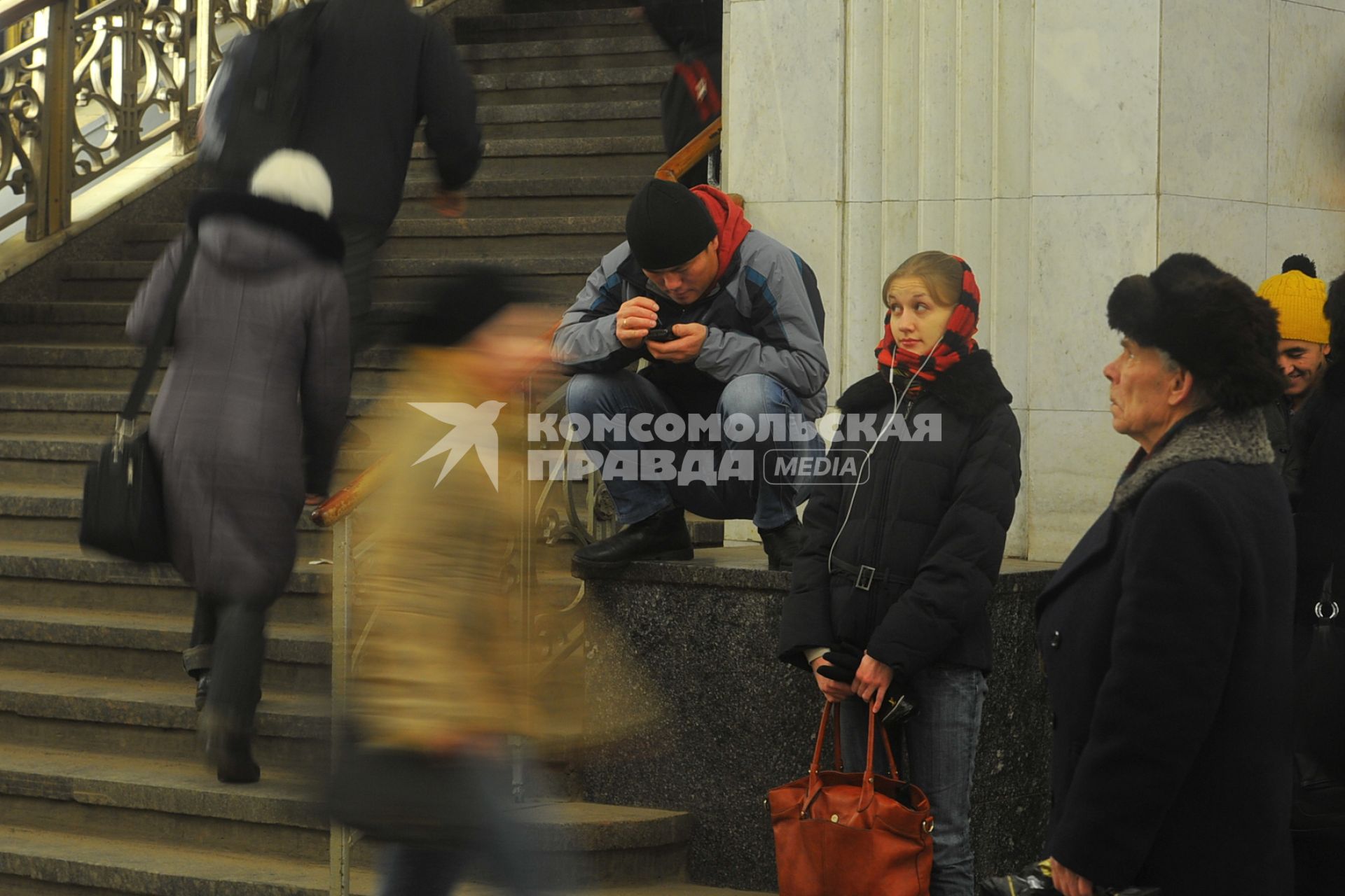 Метрополитен. На снимке: пассажиры метро.