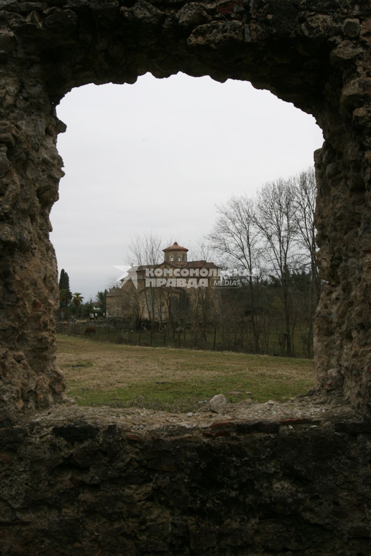 Абхазия. Село Лыхны. На снимке: Лыхненский Успенский храм.