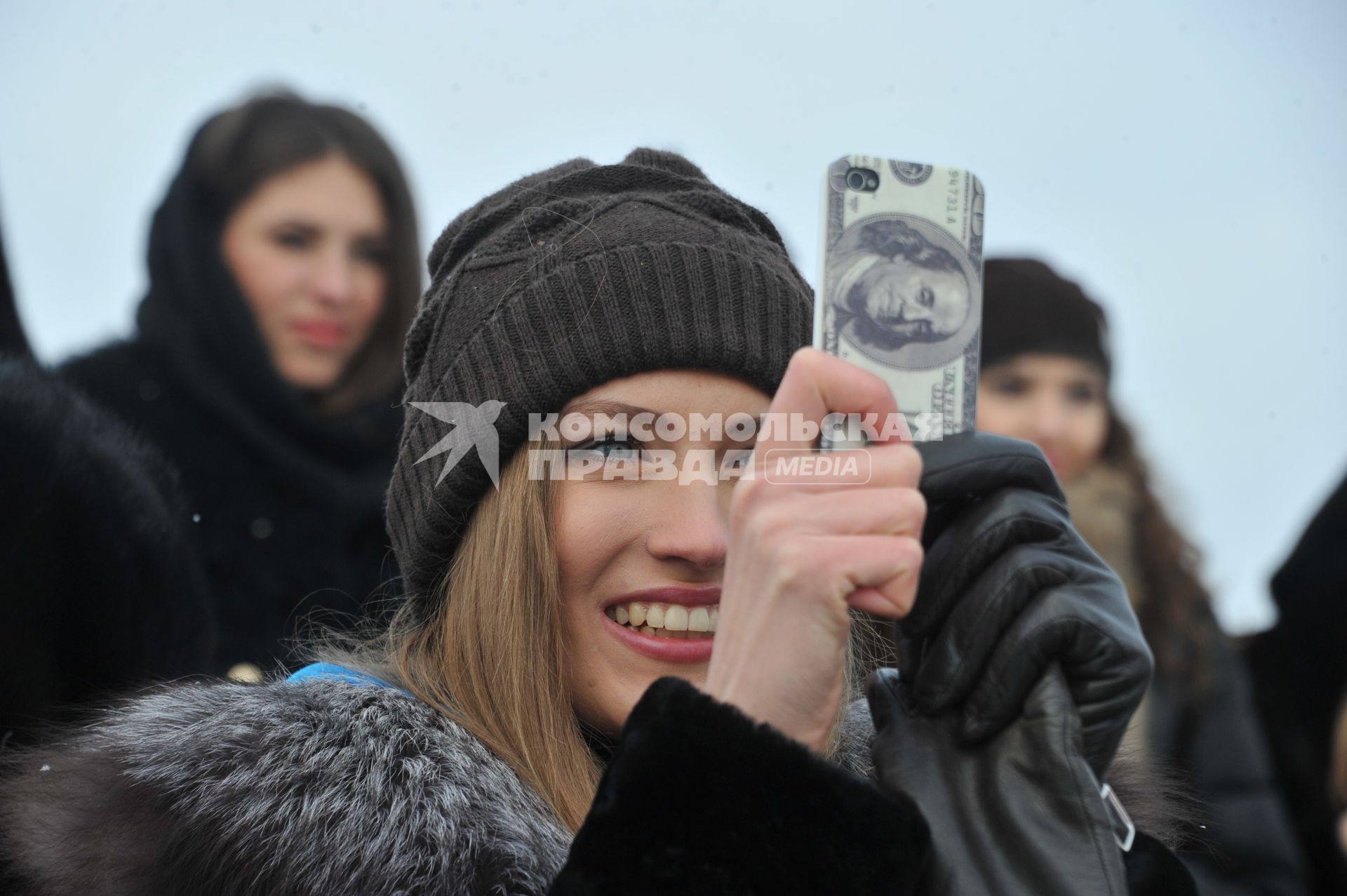 Саперная часть в Подмосковье. Участницы конкурса `Мисс Россия 2013` поздравили военнослужащих с Днем защитника Отечества.