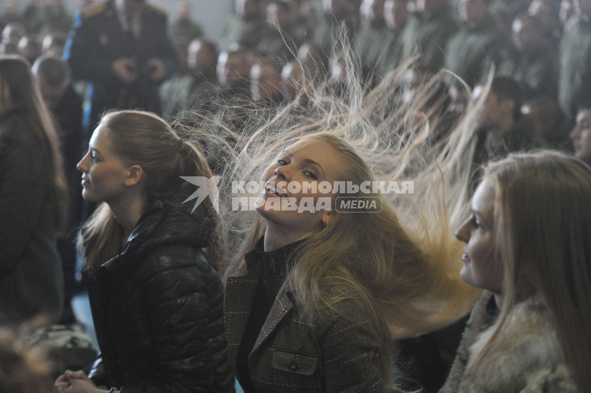 Саперная часть в Подмосковье. Участницы конкурса `Мисс Россия 2013` поздравили военнослужащих с Днем защитника Отечества.