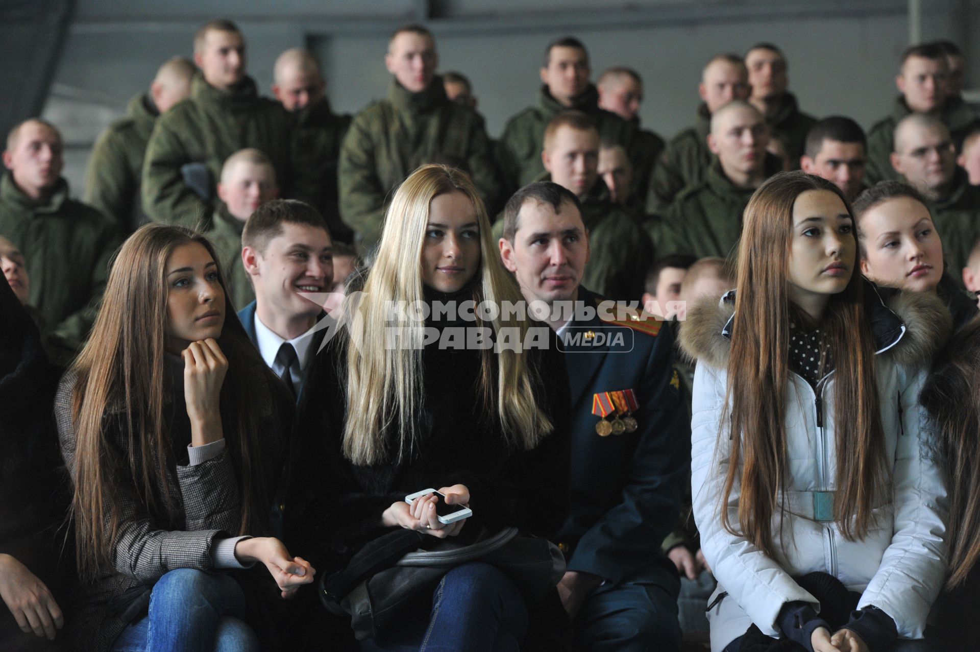 Саперная часть в Подмосковье. Участницы конкурса `Мисс Россия 2013` поздравили военнослужащих с Днем защитника Отечества.