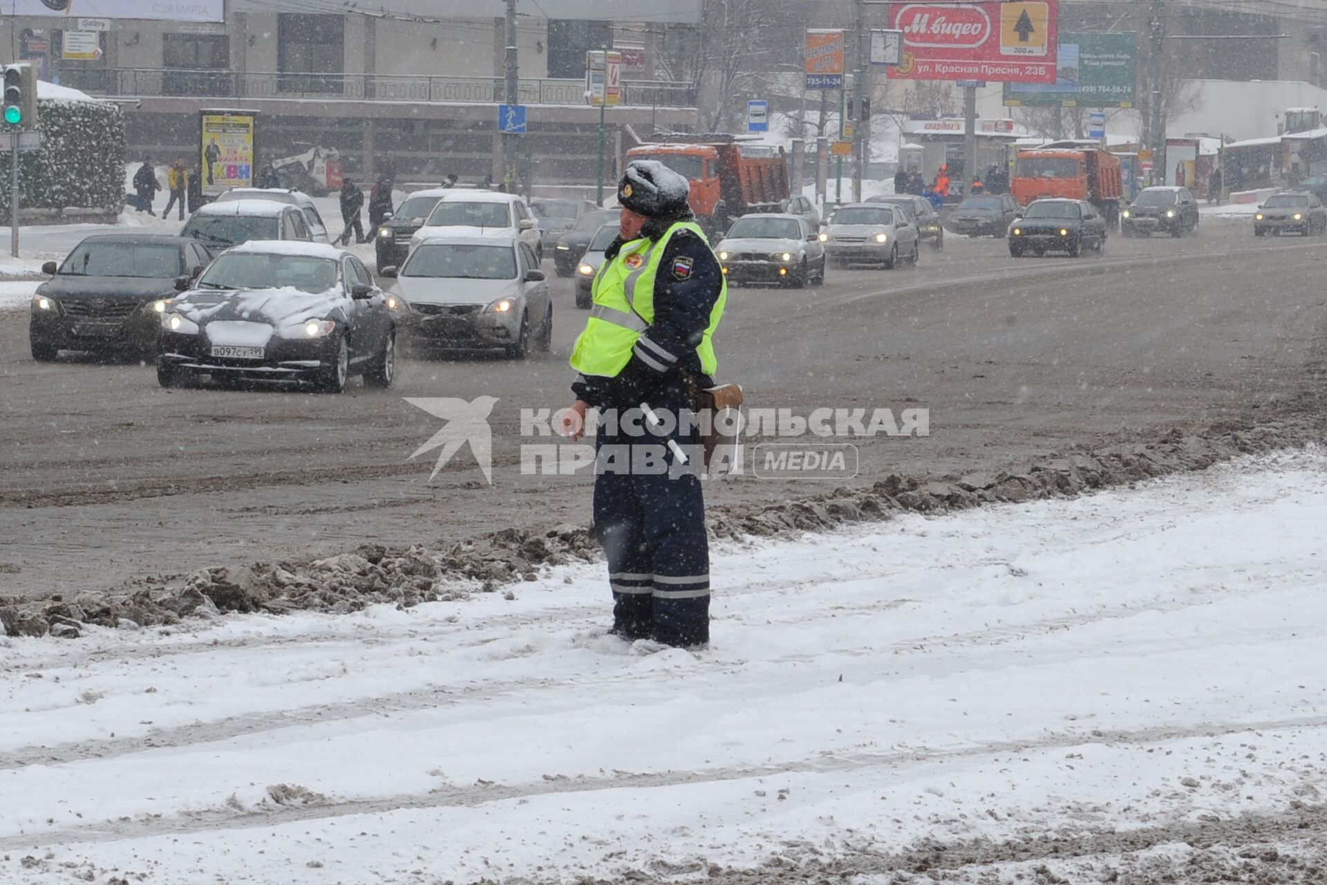 Сотрудник ДПС во время дежурства.