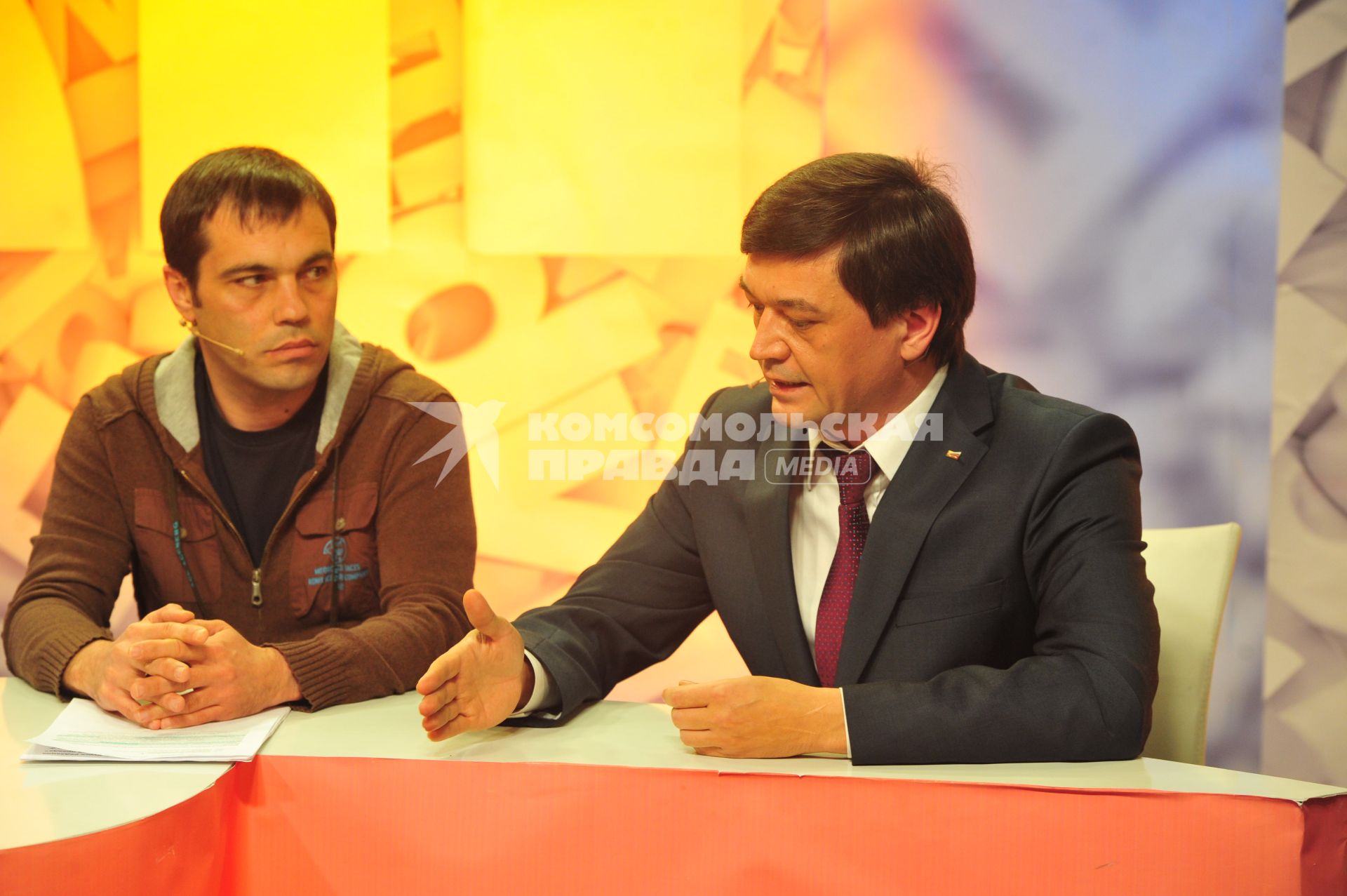 ИД `Комсомольская правда`. Заместитель редактора отдела экономики Валерий Бутаев и вице-президент `ОПОРЫ РОССИИ` Азат Газизов.