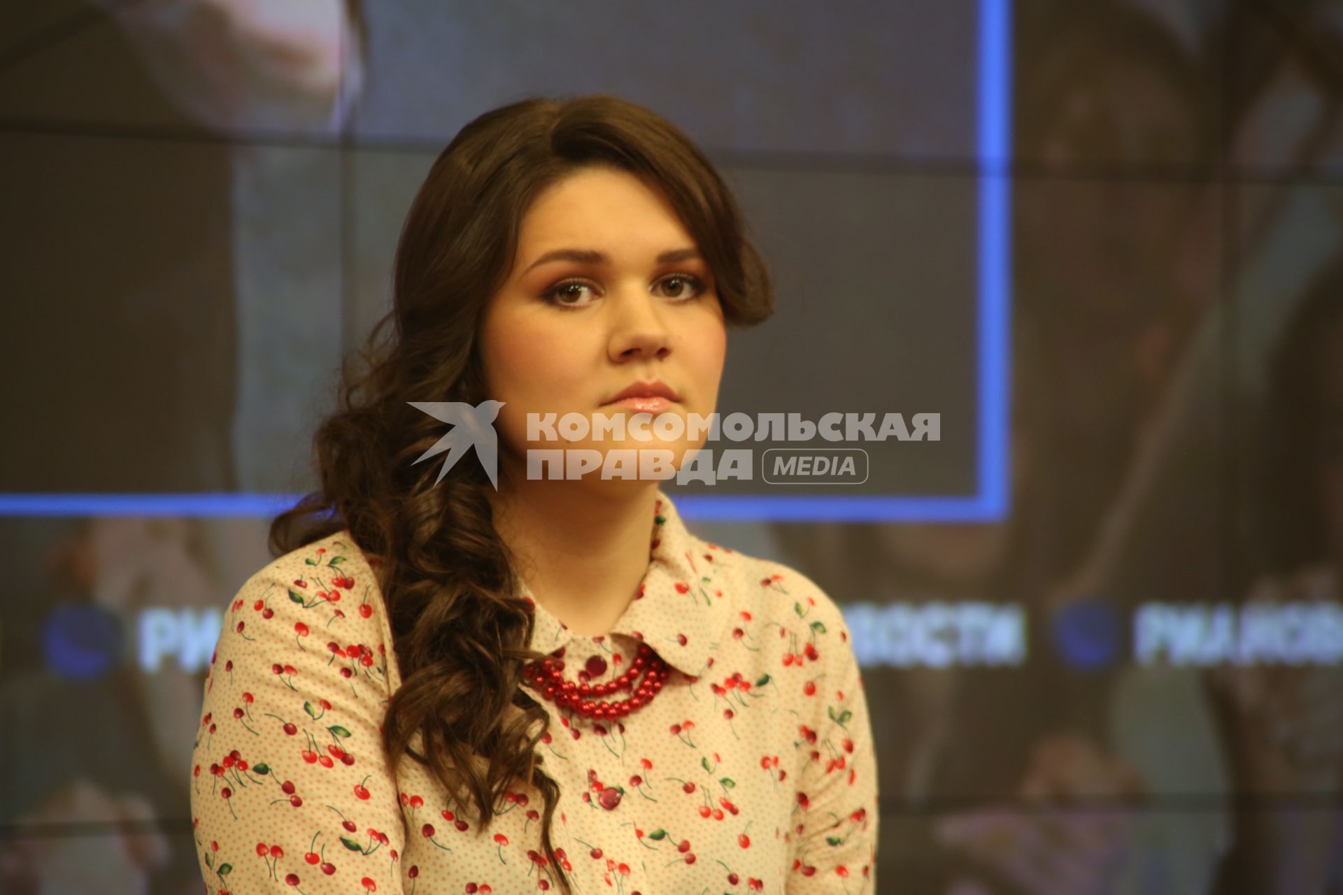 Победительница музыкального телепроекта Первого канала `Голос` Дина Гарипова представила финальную версию песни `What if`, с которой выступит на конкурсе `Евровидение-2013`