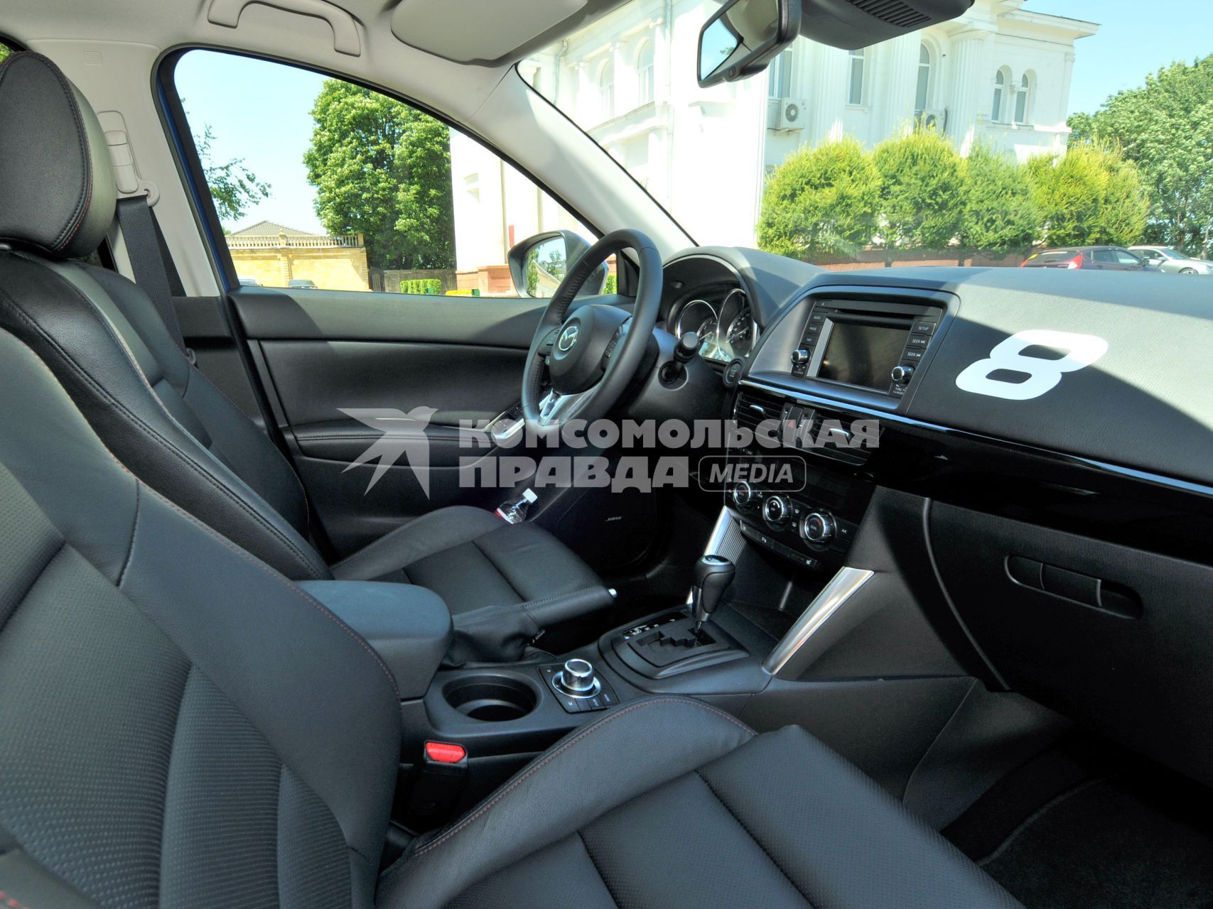 Салон автомобиля Mazda CX5.