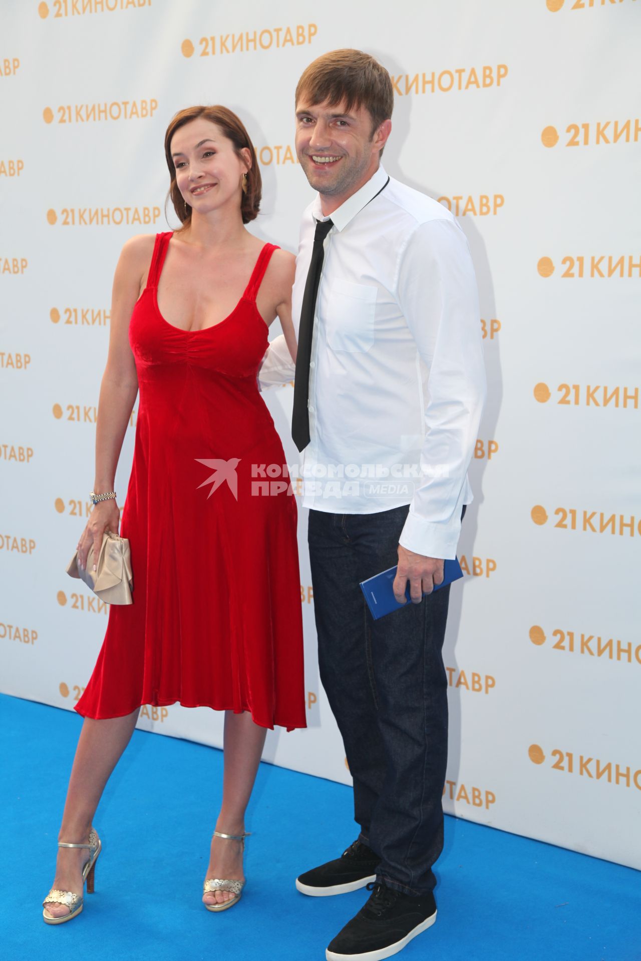 Диск58. \"Кинотавр\" 2010 год. На снимке: актер Вдовиченков Владимир с женой