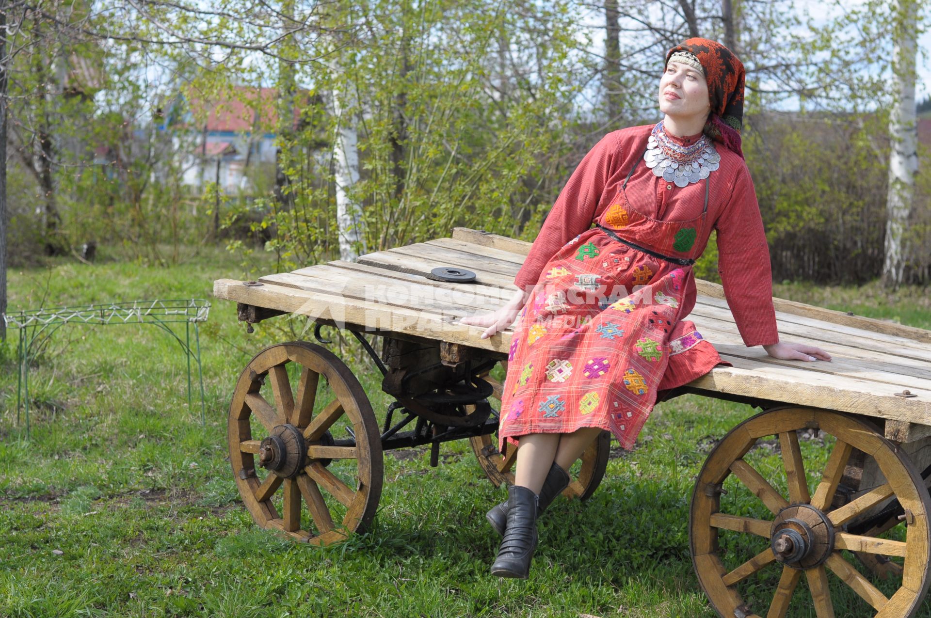 Корреспондент КП Дарья Завгородняя в национальном удмуртском костюме.