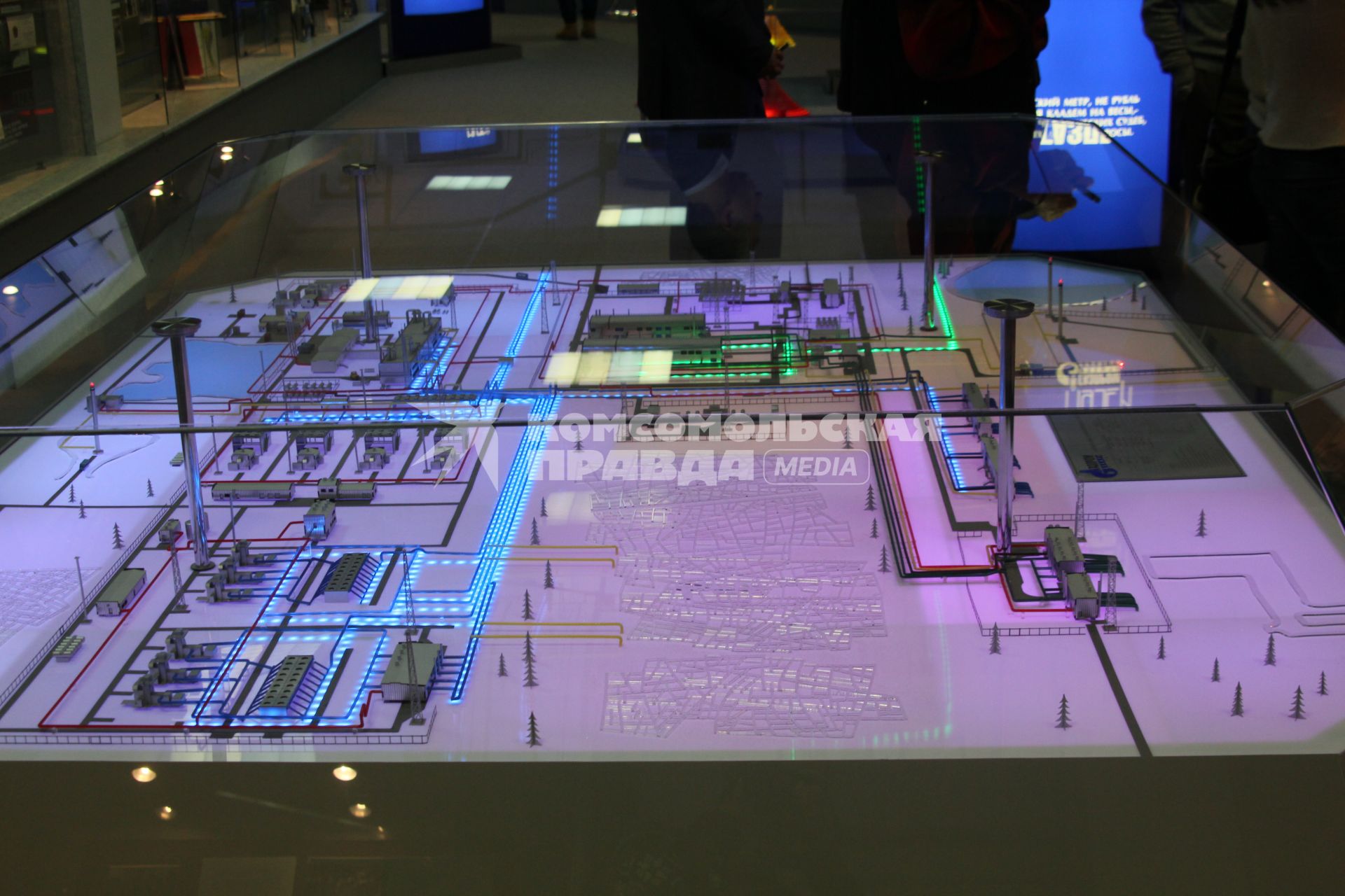 Новый Уренгой. Здание музея ООО `Газпром добыча Уренгой`. На снимке: схема газопровода в Новом Уренгое.