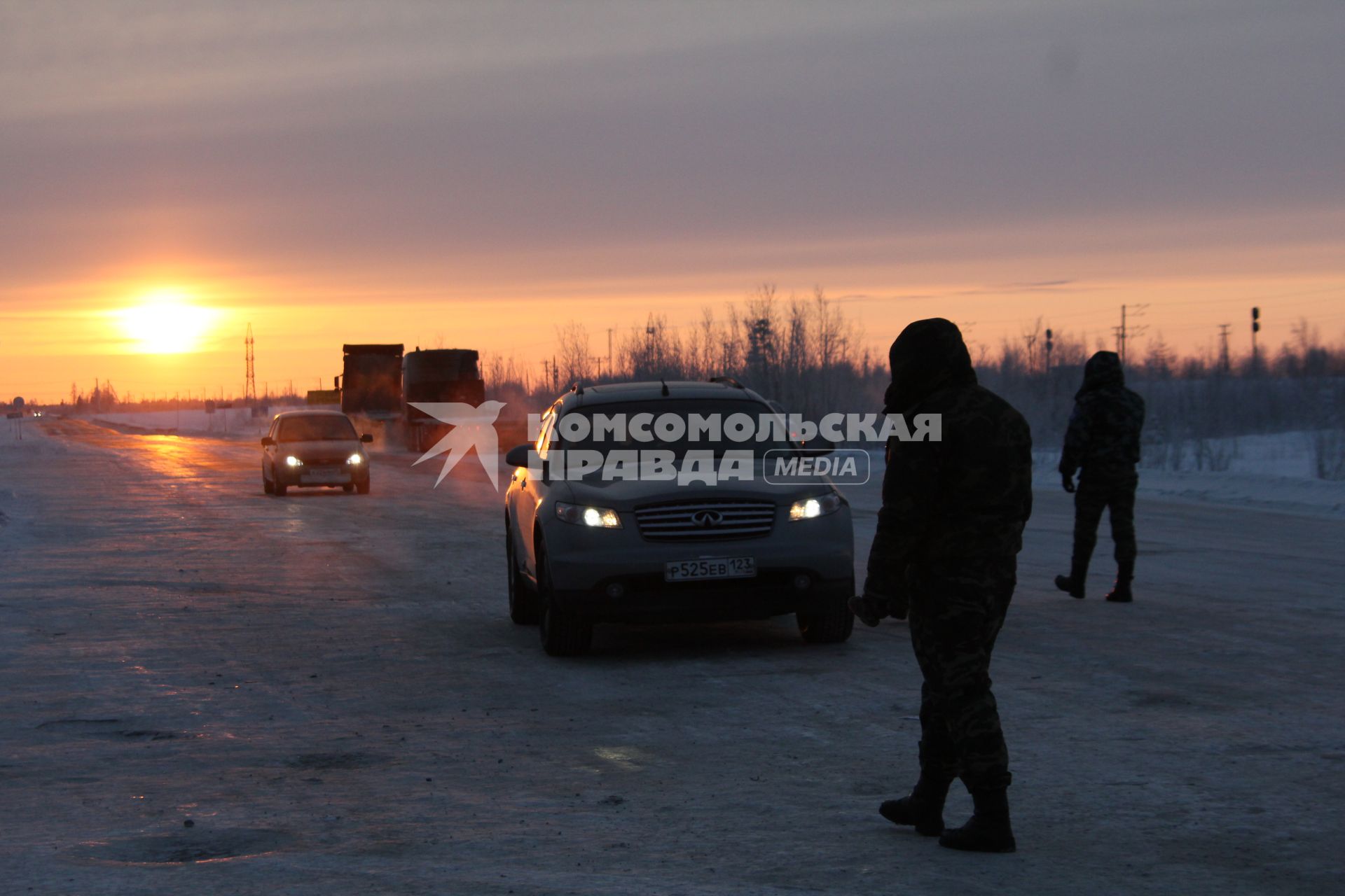 Новый Уренгой. На снимке: КПП. В декабре 2012 года власти города ввели пропускную систему на въезд в город.