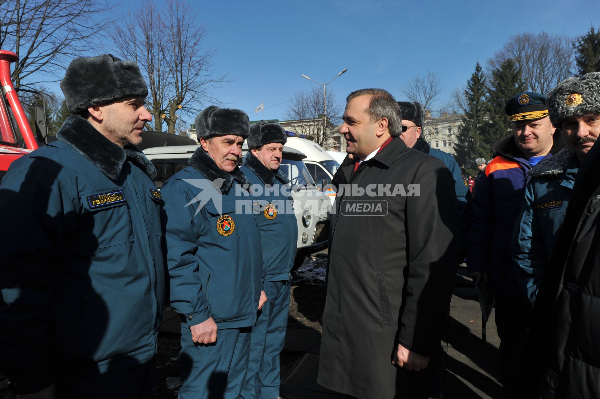 Рабочая поездка главы МЧС России Владимира Пучкова в Калининград. Полевой лагерь Единой государственной системы предупреждения и ликвидации чрезвычайных ситуаций (РСЧС) Калининградской области. На снимке: министр по делам ГО, ЧС и ликвидации последствий стихийных бедствий Владимир Пучков (справа).