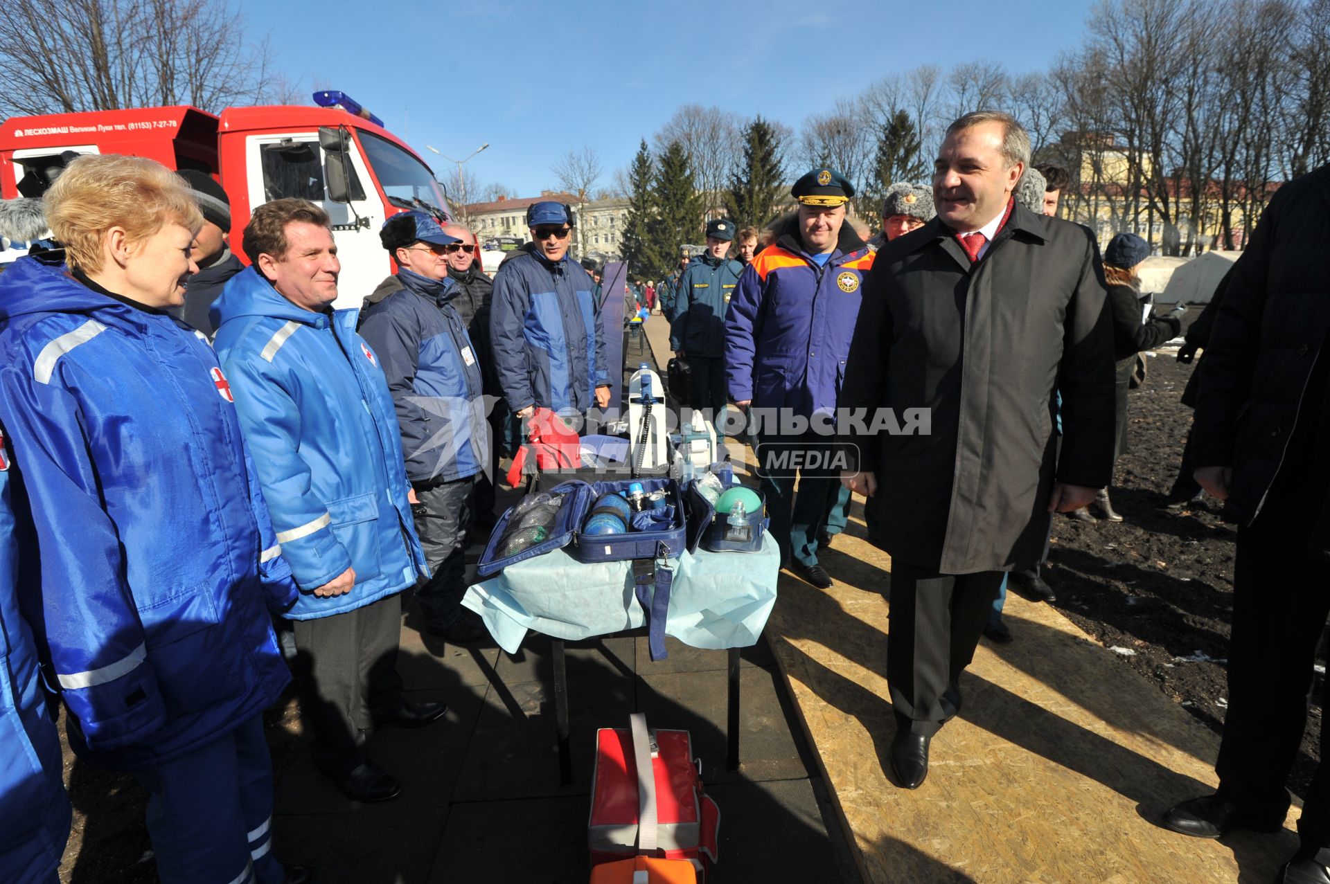 Рабочая поездка главы МЧС России Владимира Пучкова в Калининград. Полевой лагерь Единой государственной системы предупреждения и ликвидации чрезвычайных ситуаций (РСЧС) Калининградской области. На снимке: министр по делам ГО, ЧС и ликвидации последствий стихийных бедствий Владимир Пучков (справа).