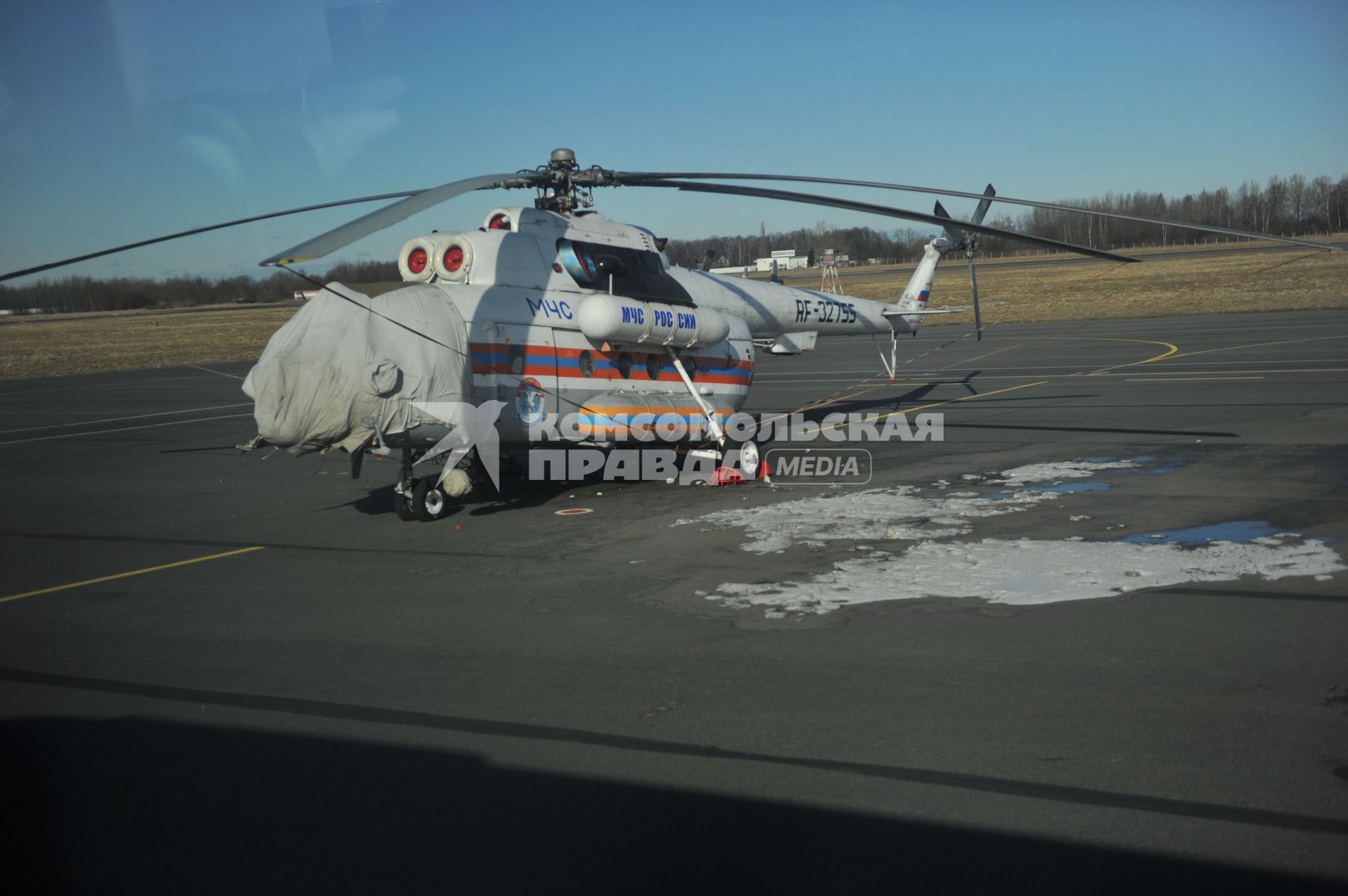 Рабочая поездка главы МЧС России Владимира Пучкова в Калининград. На снимке: вертолет  МЧС России.