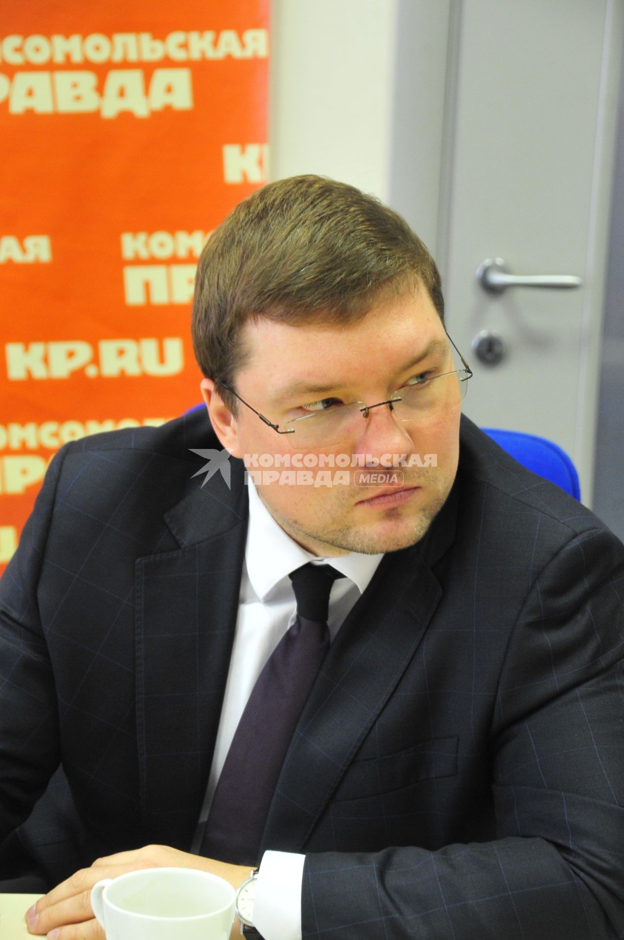 ИД `Комсомольская правда`. Круглый стол на тему: `Что будет с московским Арбатом?`. На снимке:  директор кафе `Синий троллейбус` Алексей Ермилов