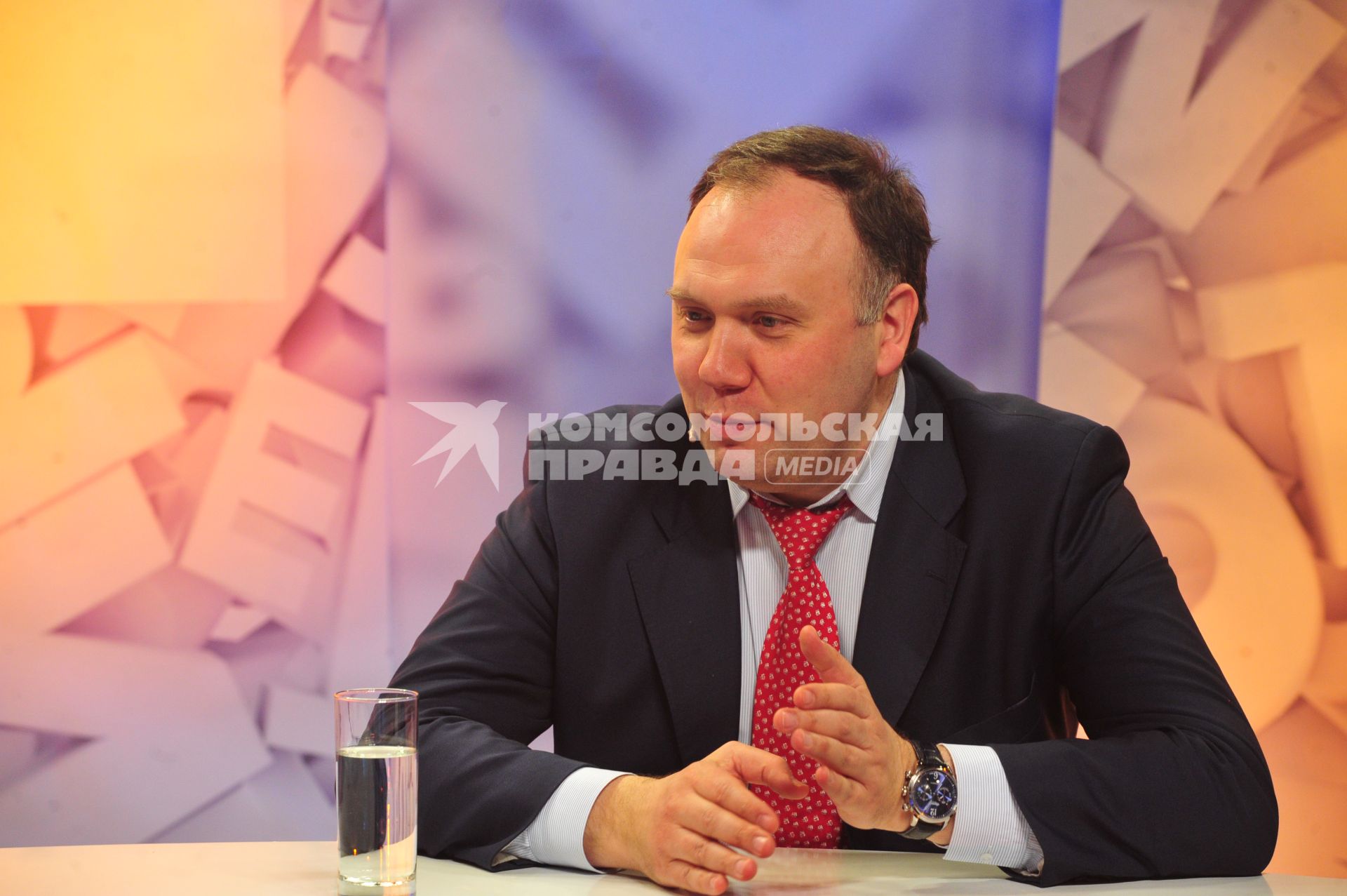 ИД `Комсомольская правда`. Член Общественной палаты РФ, исполнительный директор Ассоциации по защите избирательных прав граждан `Гражданский контроль` Георгий Федоров