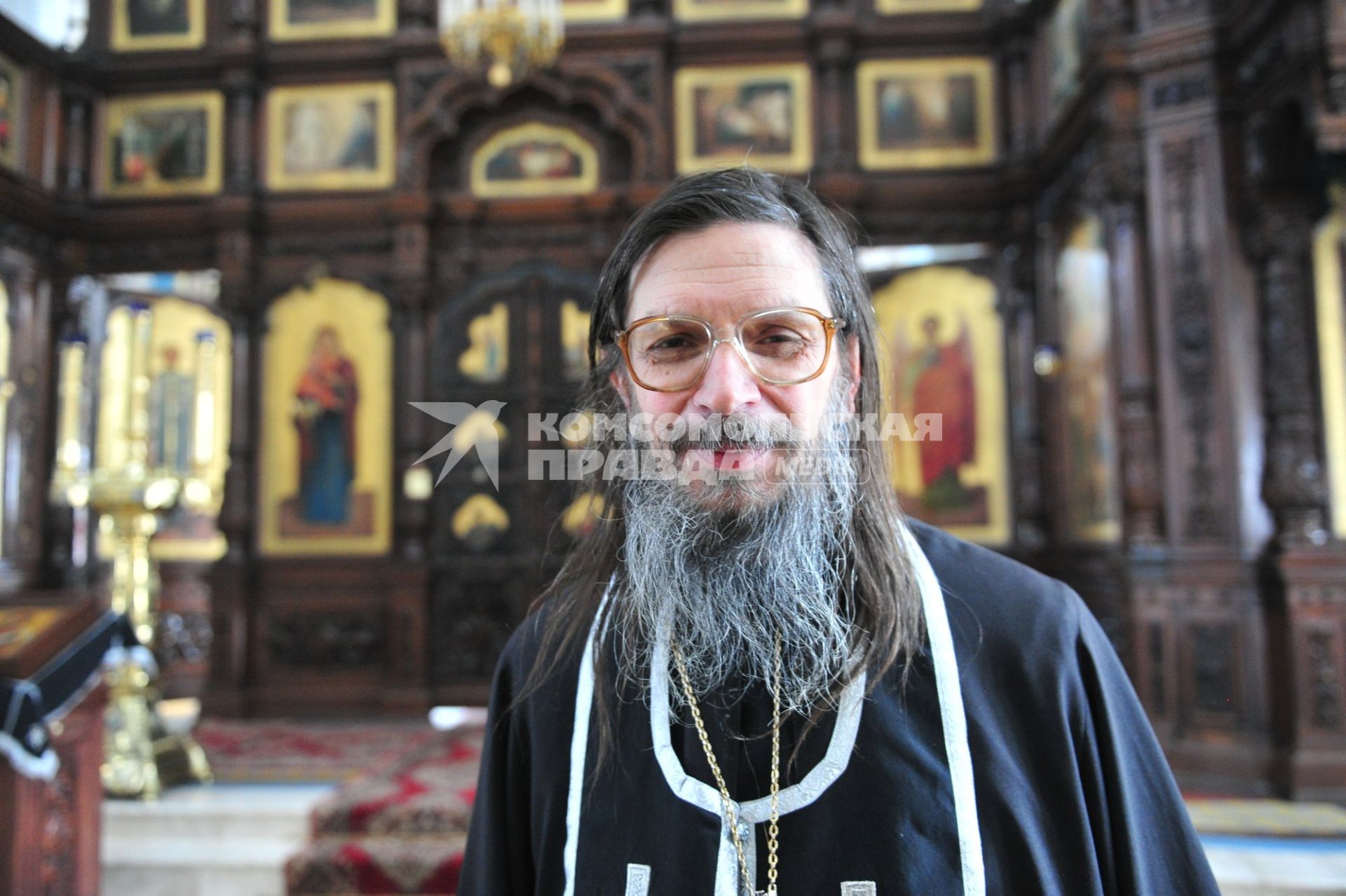 Поселок Черкизово. Храм Покрова пресвятые Богородицы, чудотворца Николая и преподобного Сергия. Настоятель храма отец Фёдор (Верёвкин).