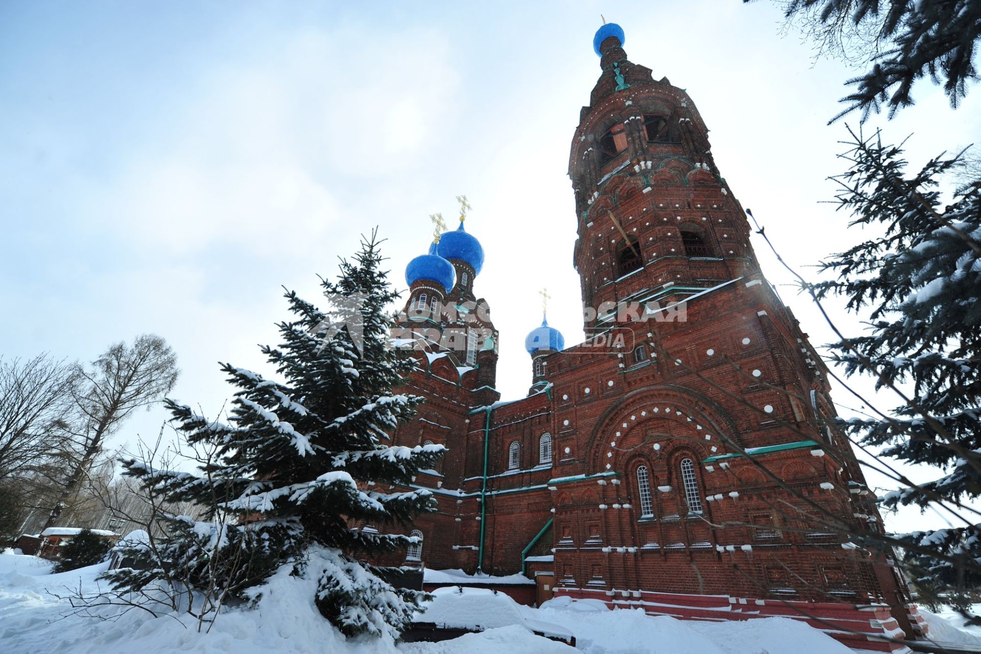 Поселок Черкизово. Храм Покрова пресвятые Богородицы, чудотворца Николая и преподобного Сергия.