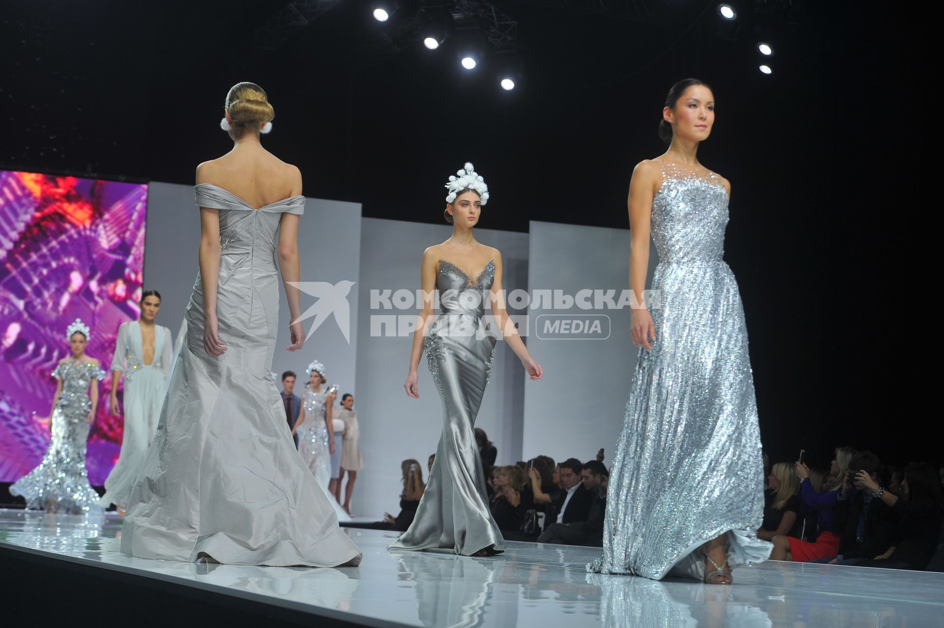 Гостиный двор. Неделя моды в Москве `Volvo Moscow Fashion Week`. Показ коллекции Valentin Yudashkin.