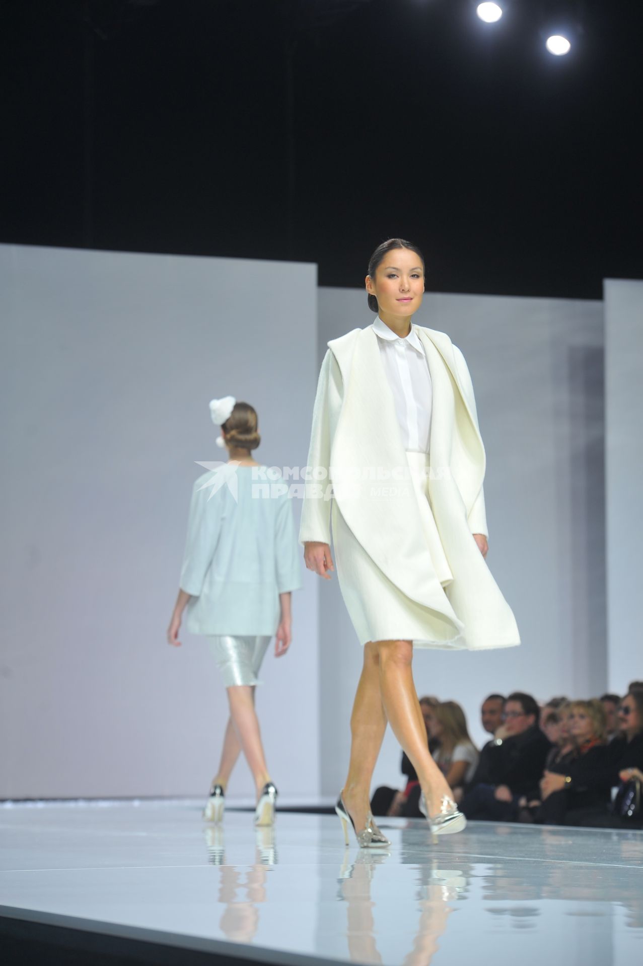 Гостиный двор. Неделя моды в Москве `Volvo Moscow Fashion Week`. Показ коллекции Valentin Yudashkin.